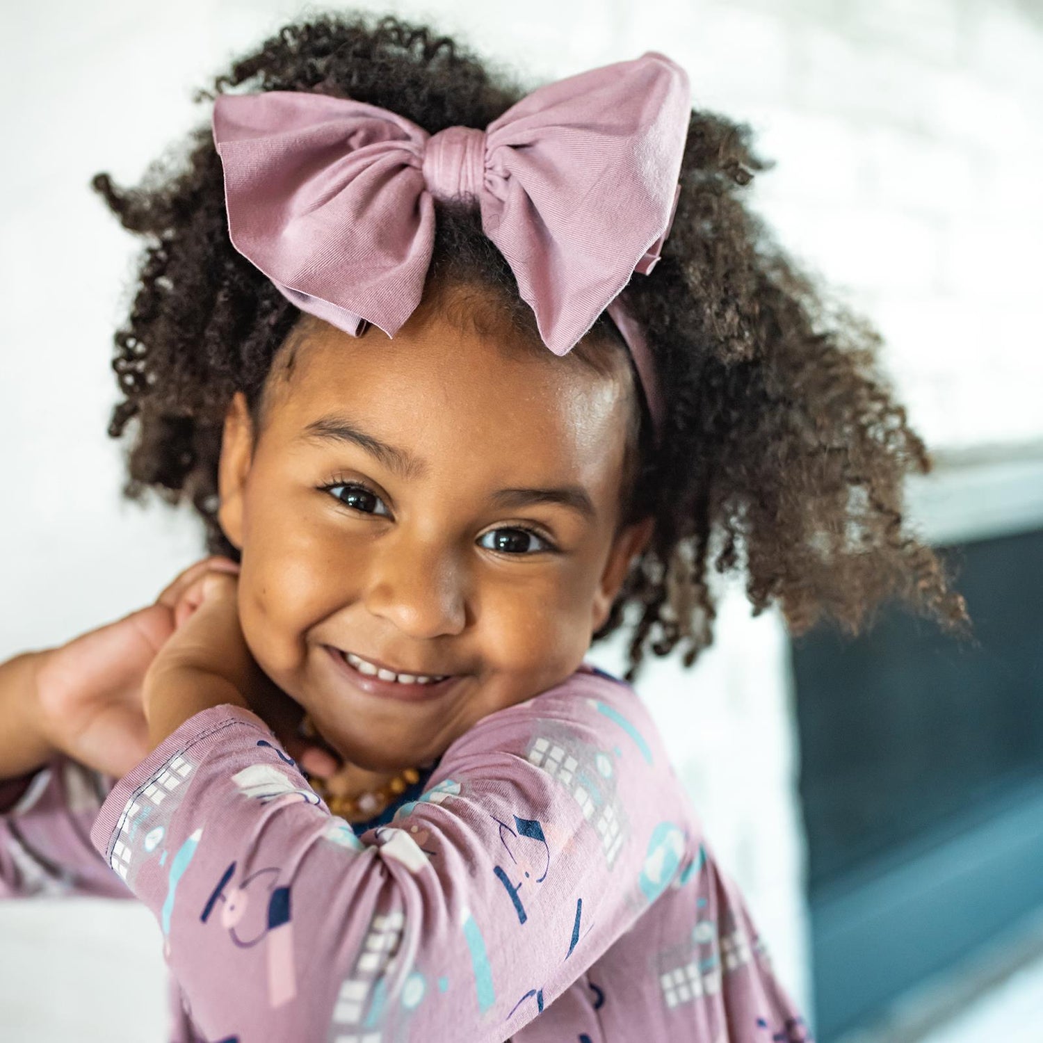 Luxe Head Wrap with Bow in Pegasus (359066)