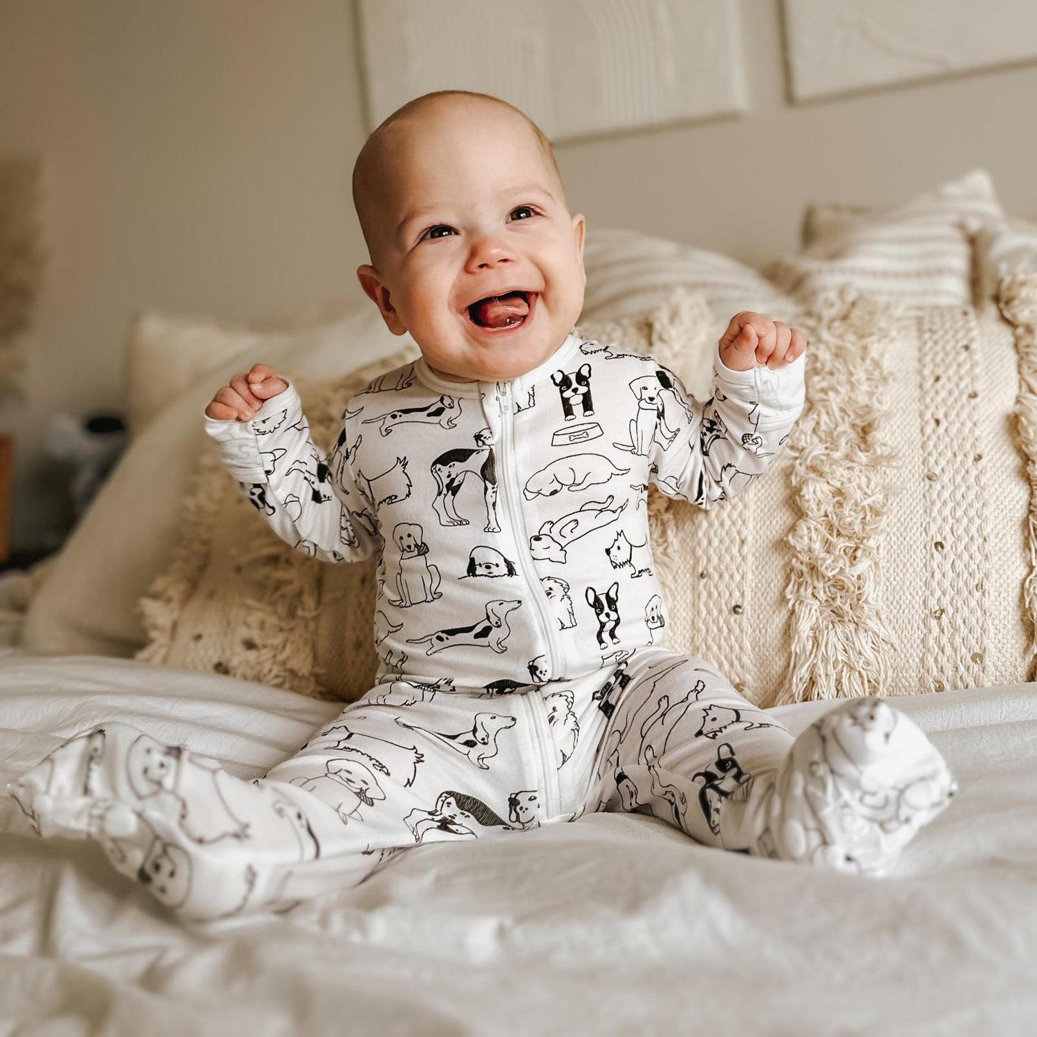 Print Convertible Sleeper with Zipper in Natural Dogs (359400)