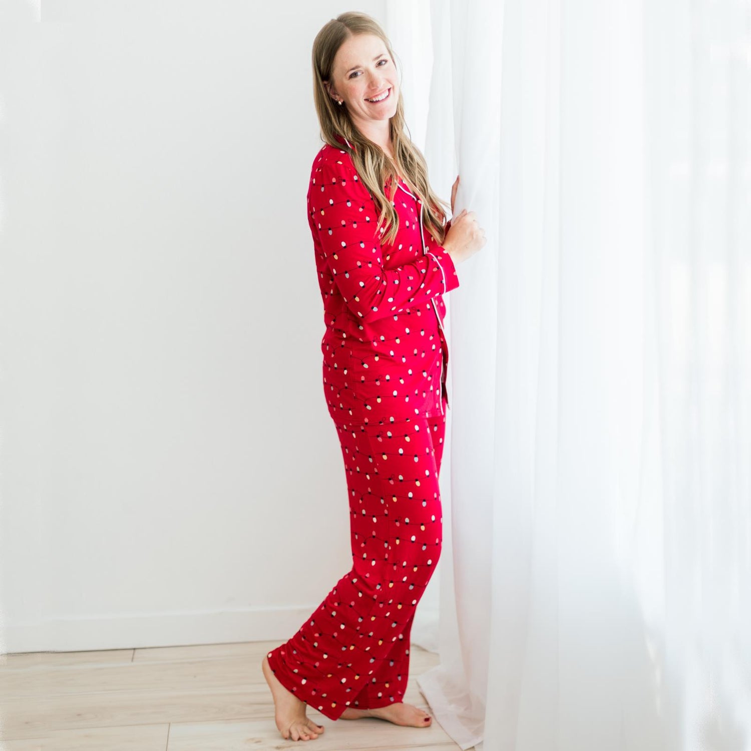 Women's Print Long Sleeve Collared Pajama Set in Crimson Holiday Lights (346798)