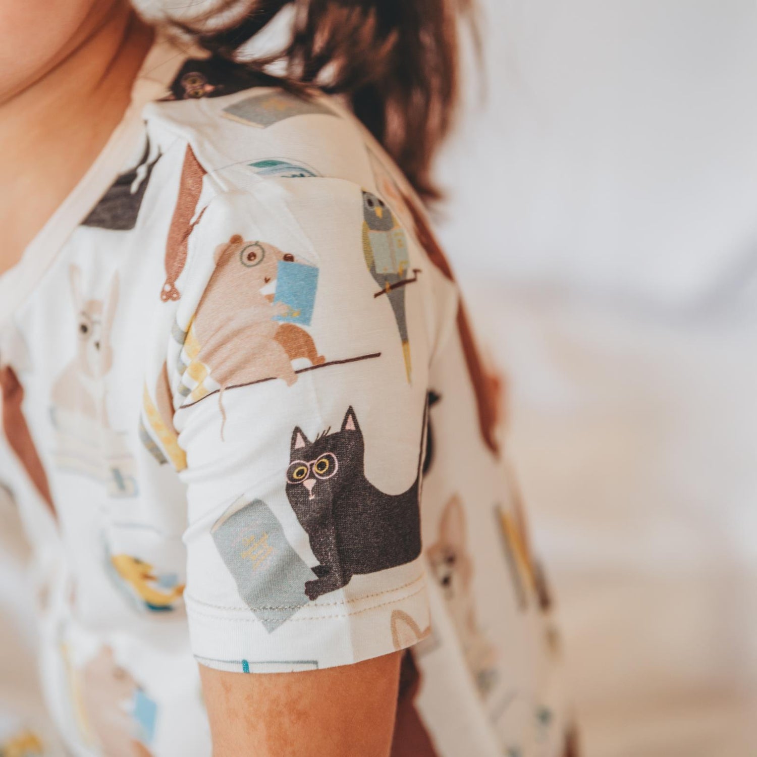Print Short Sleeve Pajama Set in Natural Books & Pets (359187)