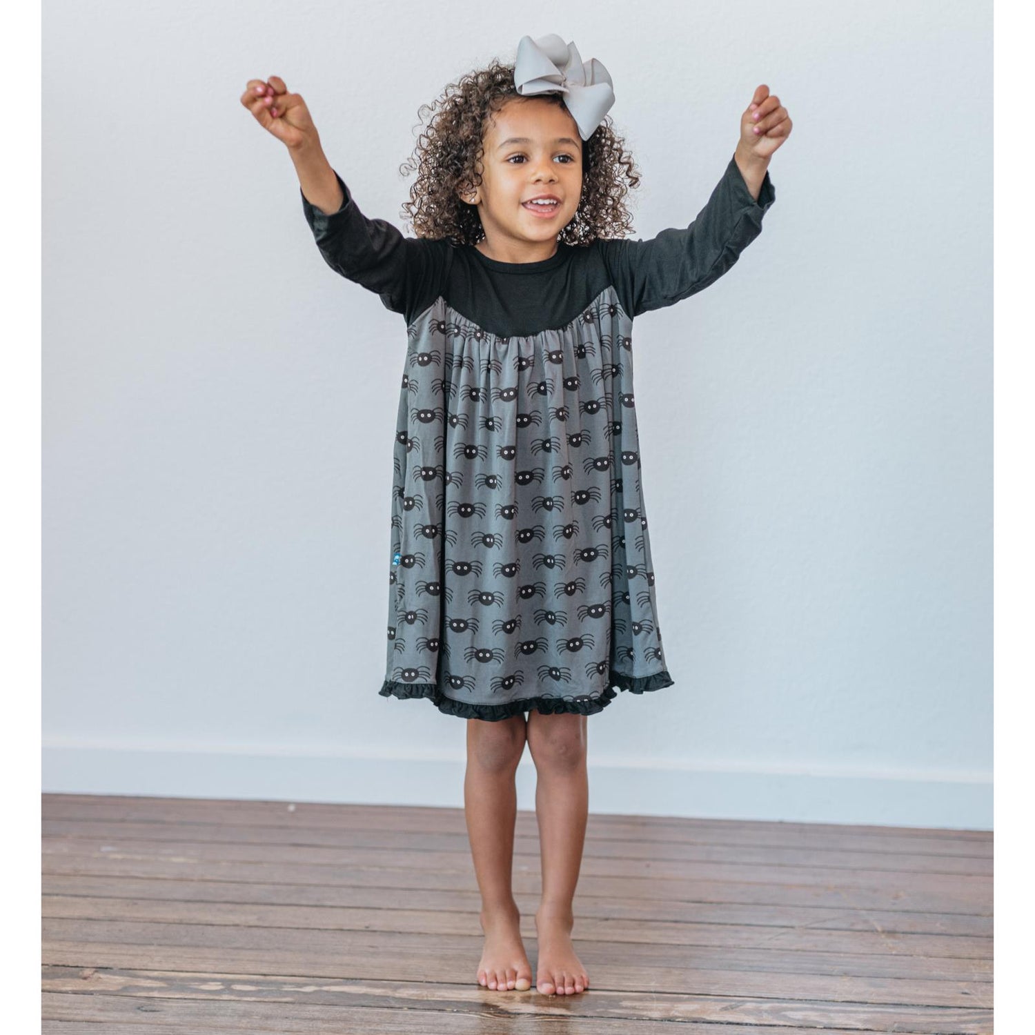 Print Long Sleeve Swing Dress in Stone Spiders (200505)