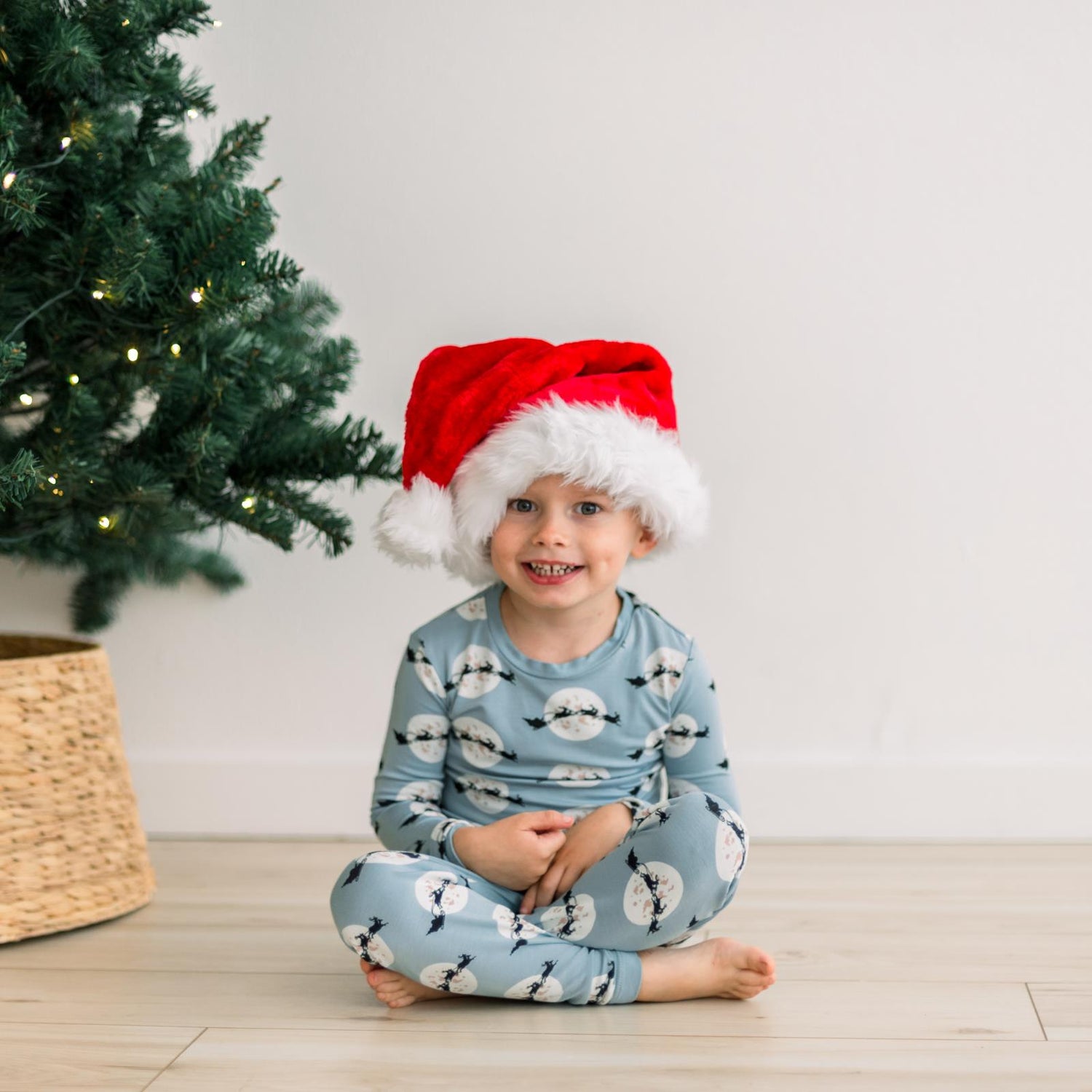 Print Long Sleeve Pajama Set in Stormy Sea Santa's Sleigh (343567)