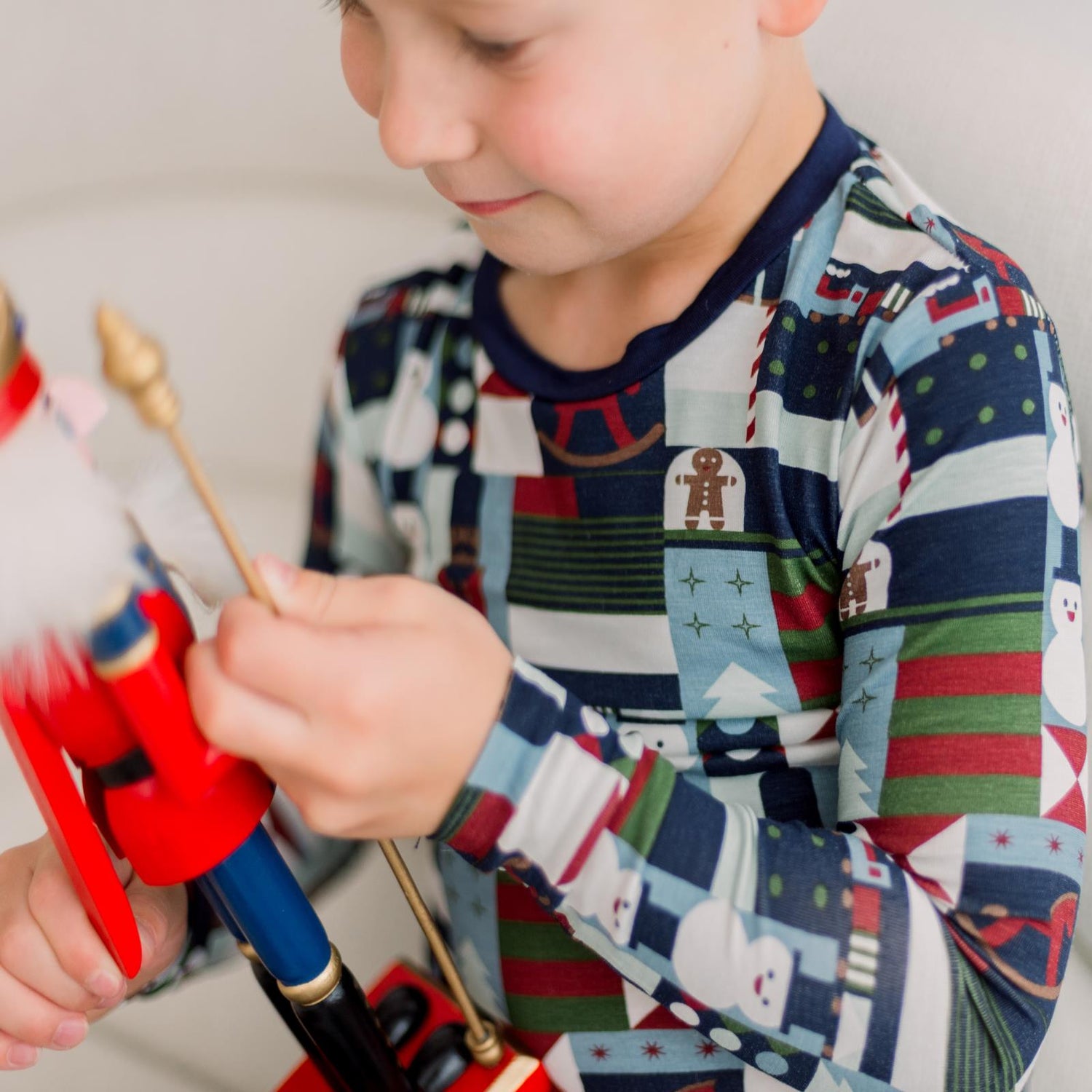 Print Long Sleeve Pajama Set in Peacoat Mod Christmas (343597)