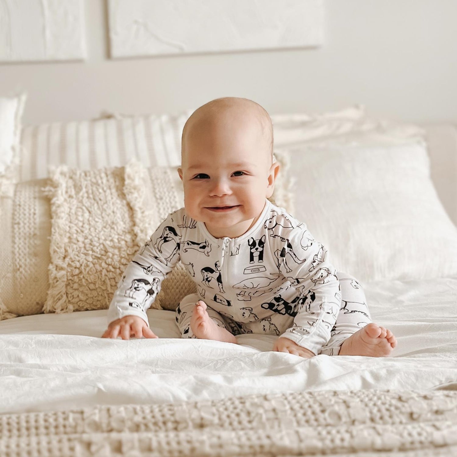 Print Convertible Sleeper with Zipper in Natural Dogs (314396)