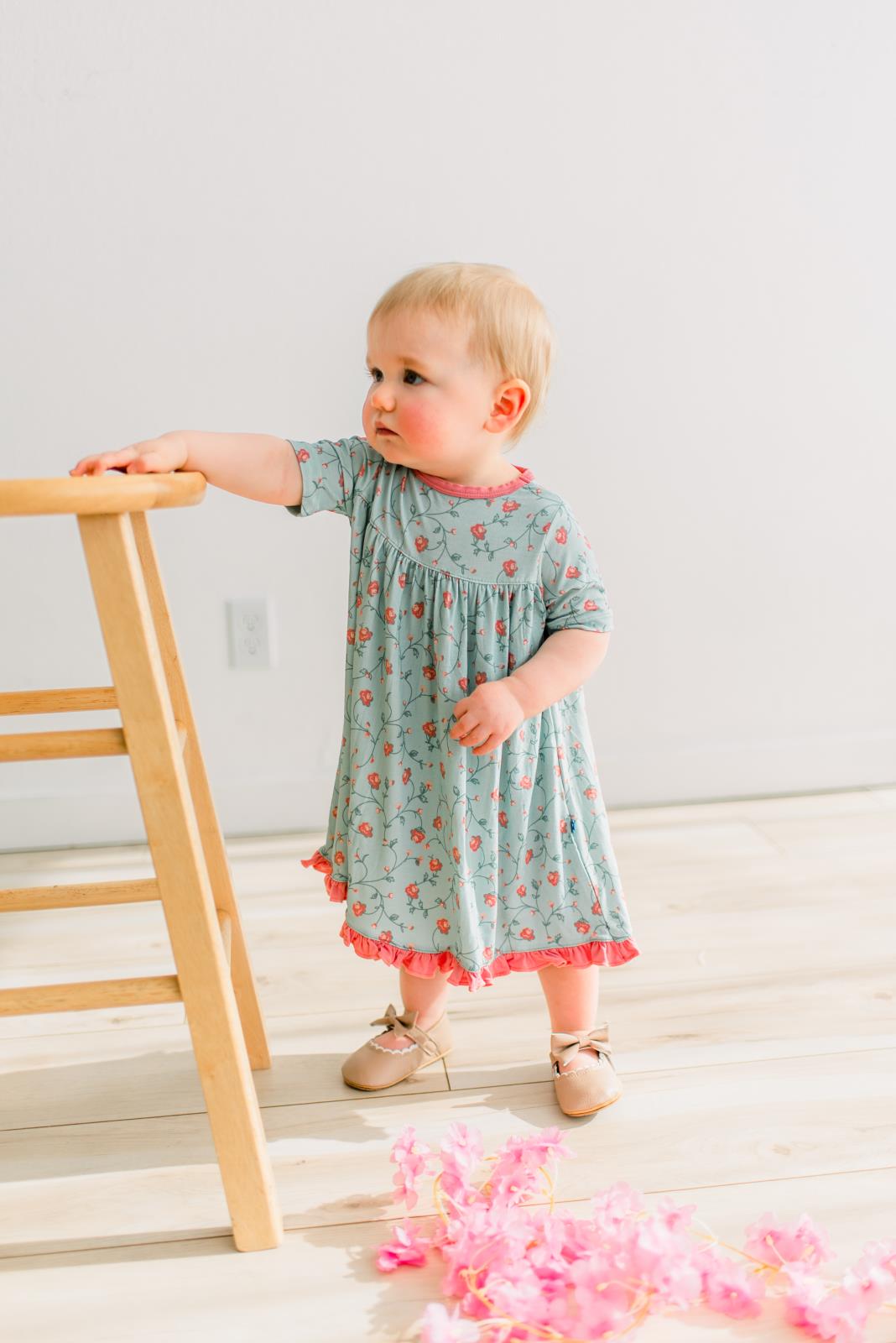 Print Short Sleeve Swing Dress in Spring Sky Floral Vines (378043)