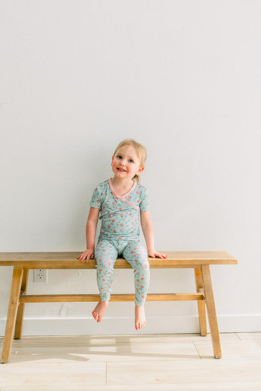 Print Short Sleeve Kimono Pajama Set in Spring Sky Floral Vines (378053)