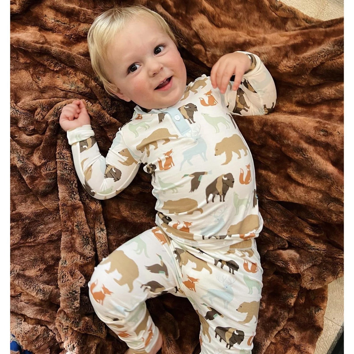 Print Long Sleeve Henley Pajama Set in Wildlife