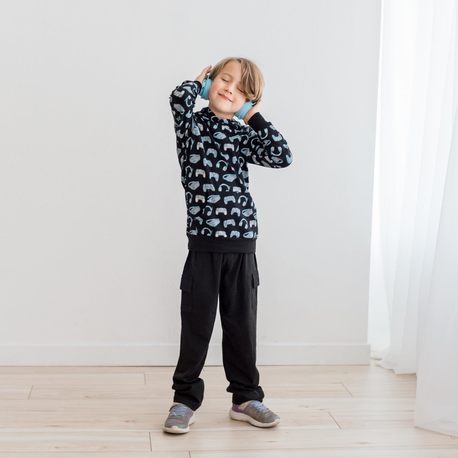 Print Fleece Kangaroo Pocket Pullover in Midnight Gamer (351293)