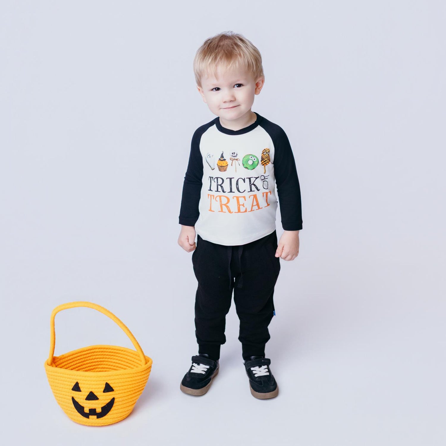 Long Sleeve Crew Neck Graphic Raglan Tee in Natural Trick or Treat (373207)