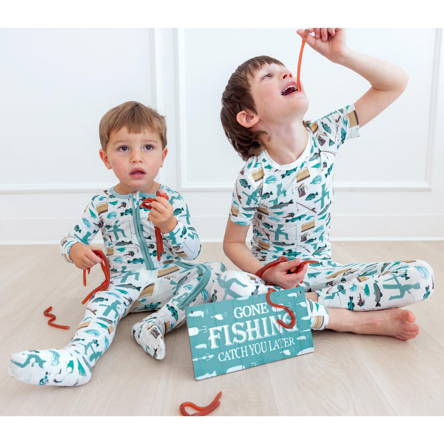 Print Short Sleeve Pajama Set in Fresh Air Fishing (359945)