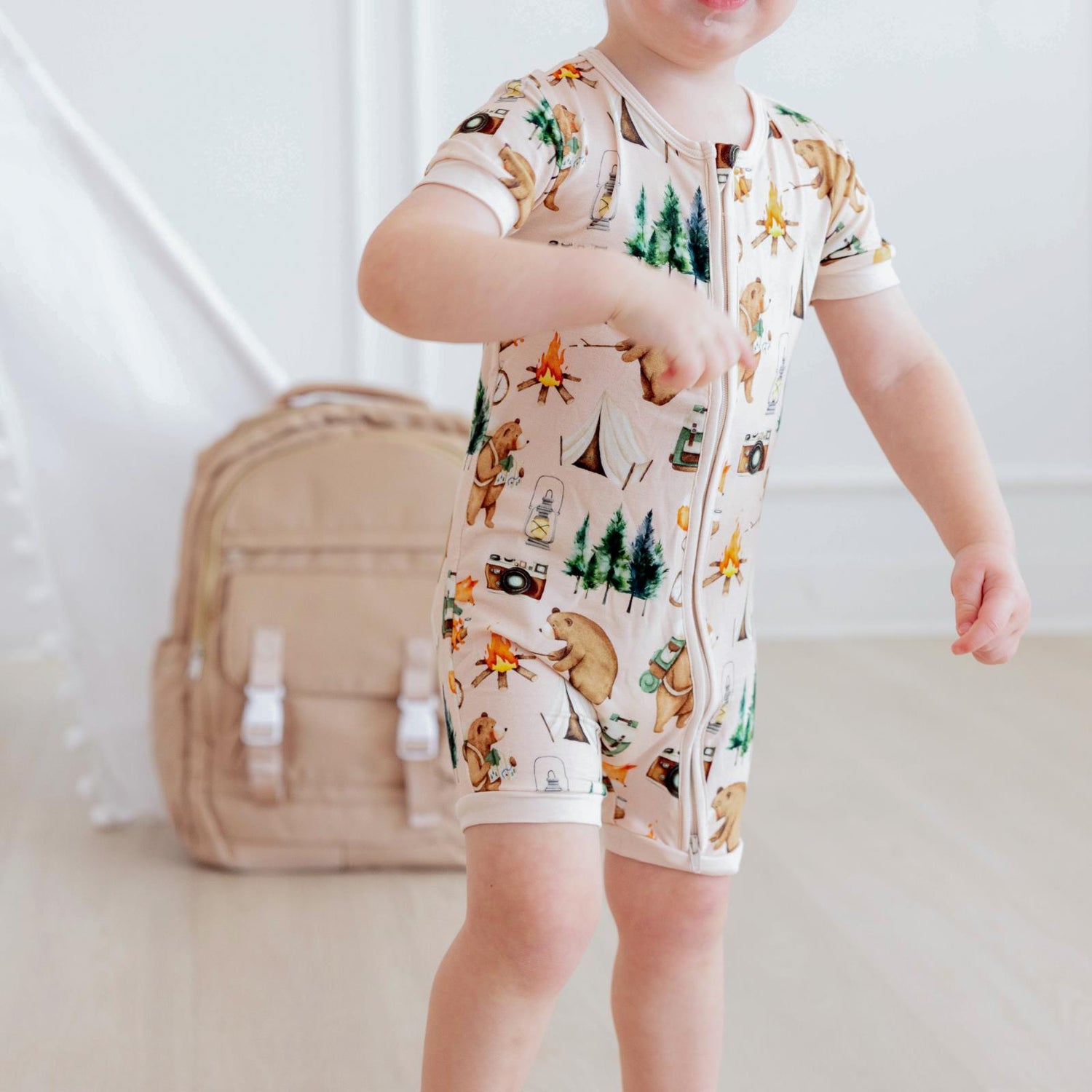 Print Shorty Sleeper with Zipper in Latte Camping Animals (359962)