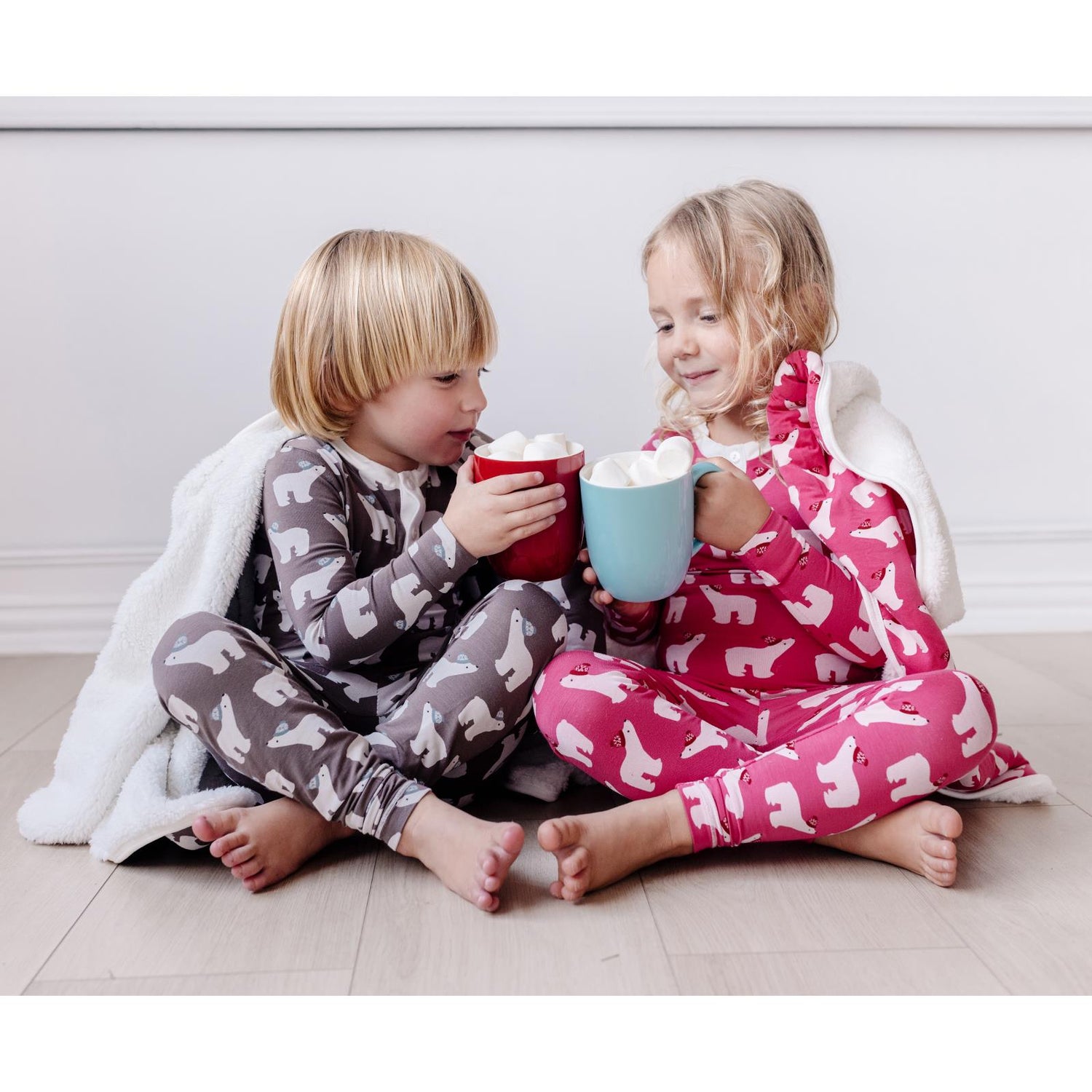 Print Long Sleeve Henley Pajama Set in Winter Rose Polar Bears