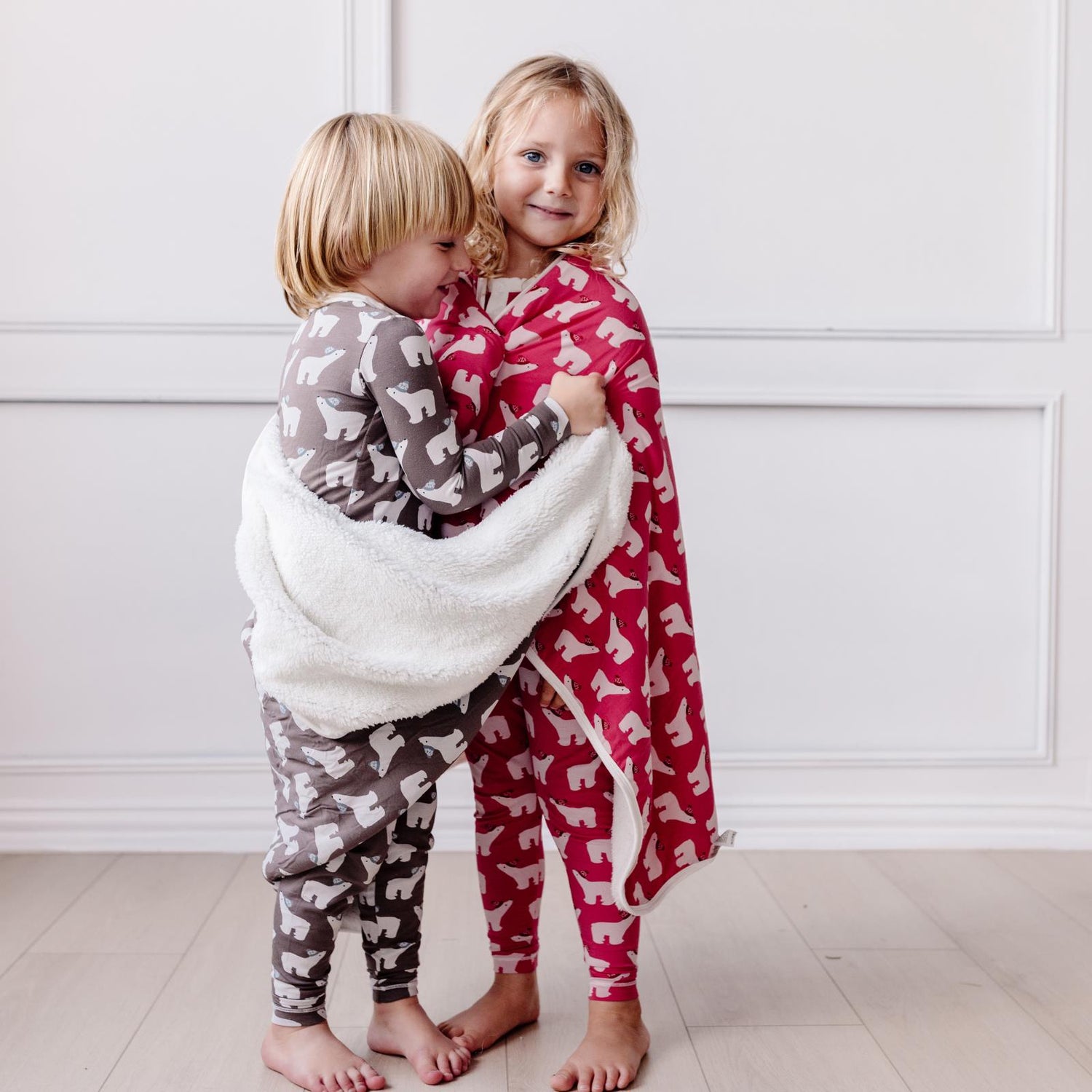 Print Long Sleeve Henley Pajama Set in Winter Rose Polar Bears