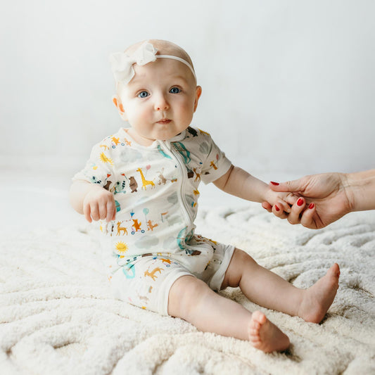 Print Shorty Sleeper with Zipper in Natural Animal Parade (362315)