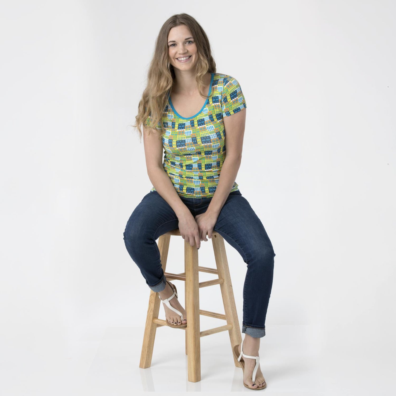 Print Short Sleeve Scoop Neck Tee in Amazon Houses