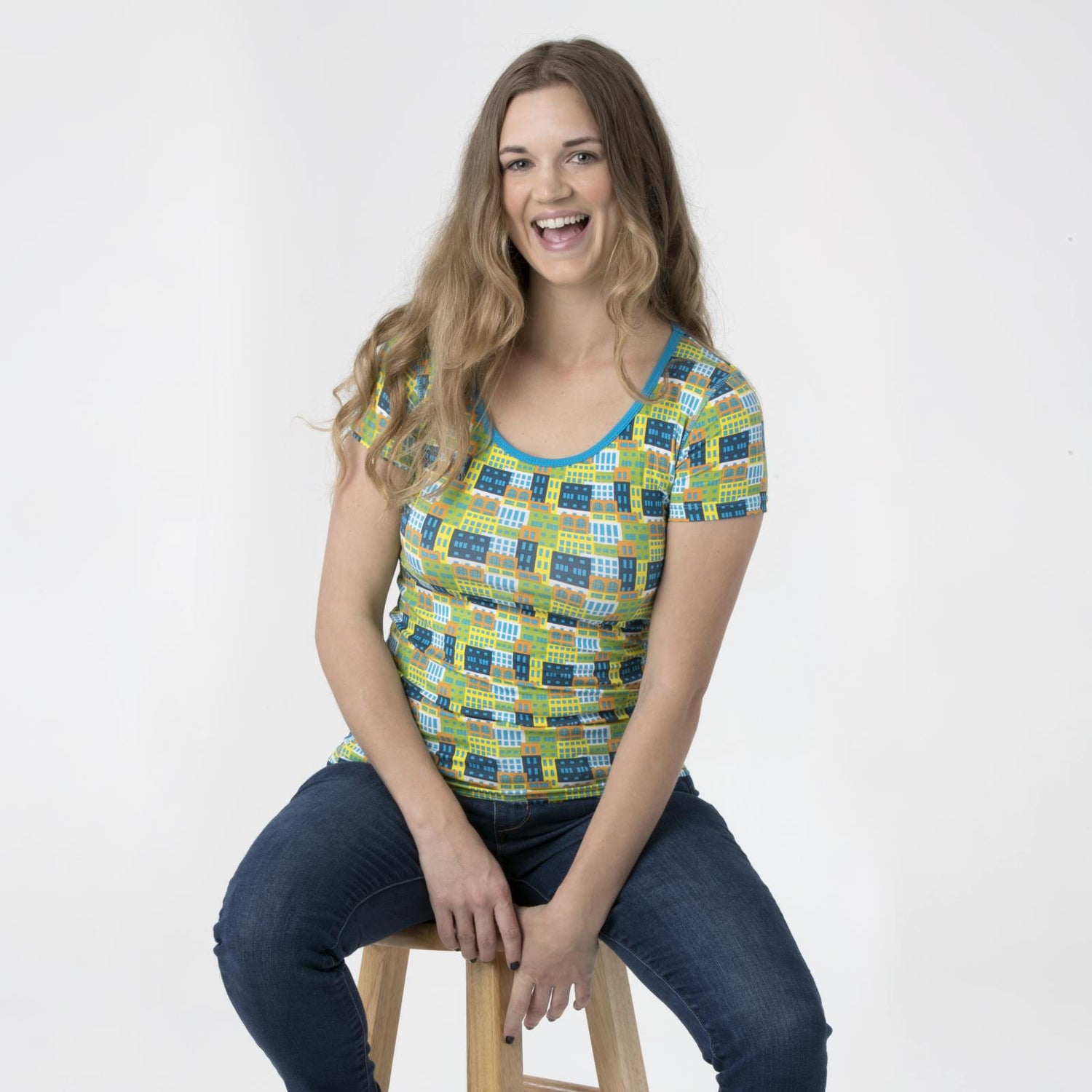 Print Short Sleeve Scoop Neck Tee in Amazon Houses