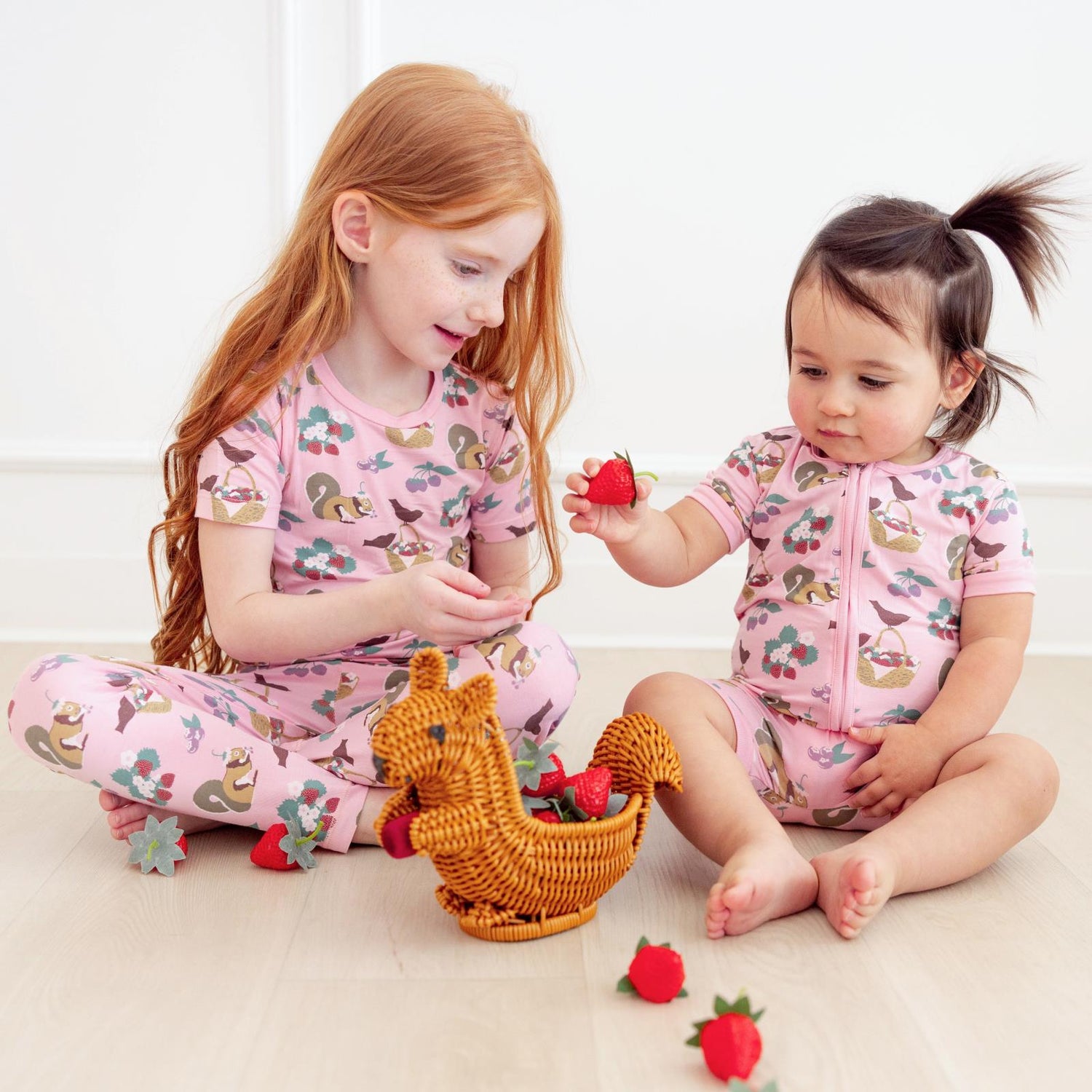 Print Short Sleeve Pajama Set in Cake Pop Berry Picking (360020)