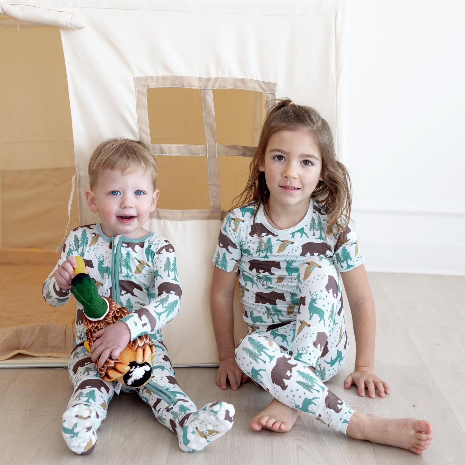Print Short Sleeve Pajama Set in Fresh Air Forest Adventure (360032)