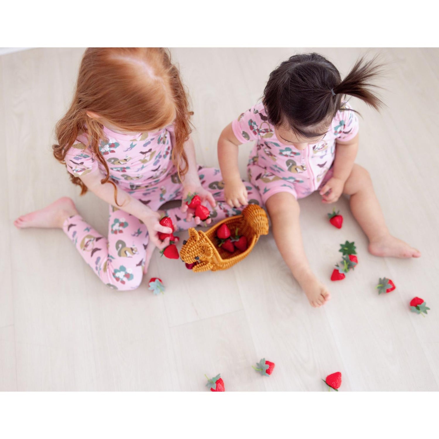Print Shorty Sleeper with Zipper in Cake Pop Berry Picking (360050)