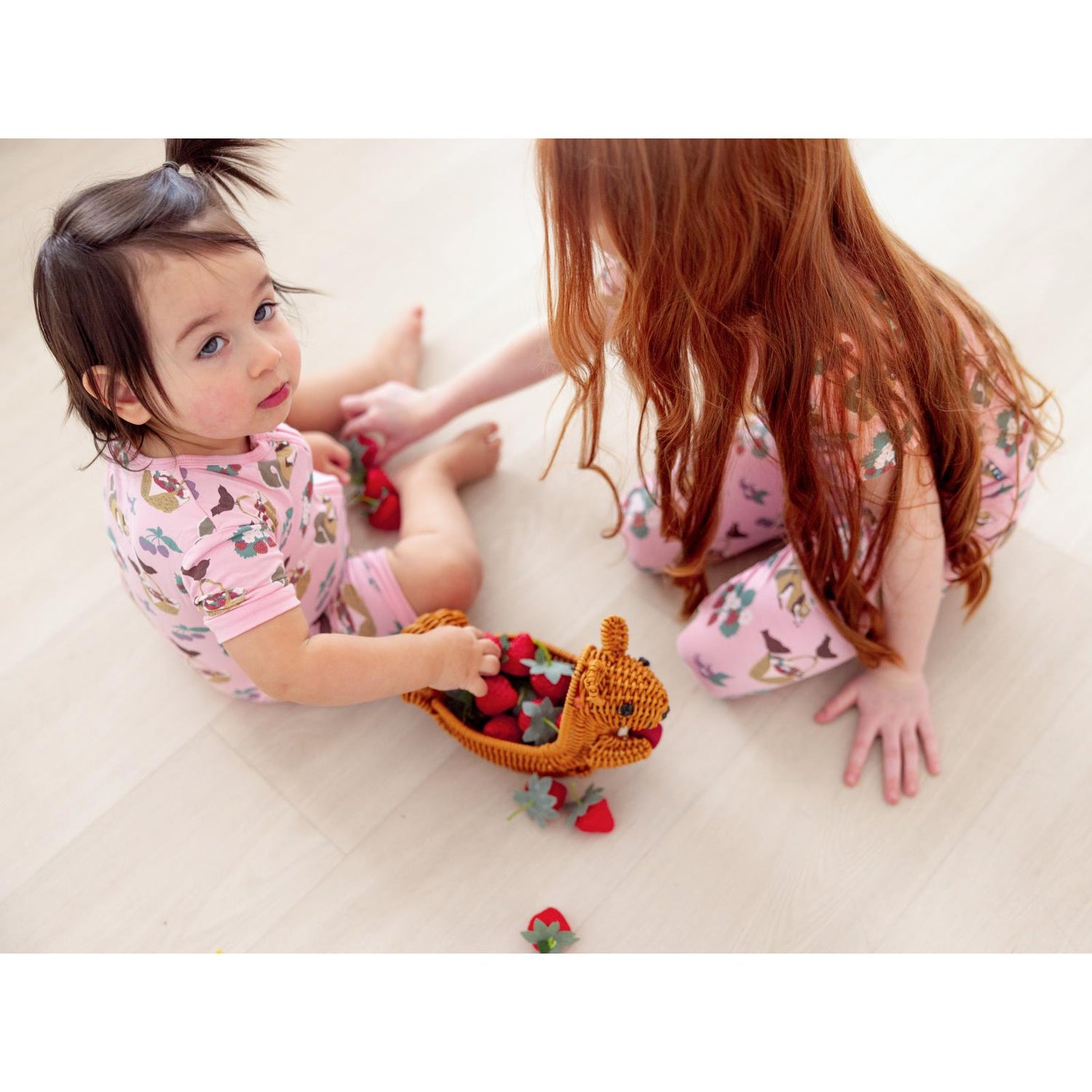 Print Shorty Sleeper with Zipper in Cake Pop Berry Picking (360051)