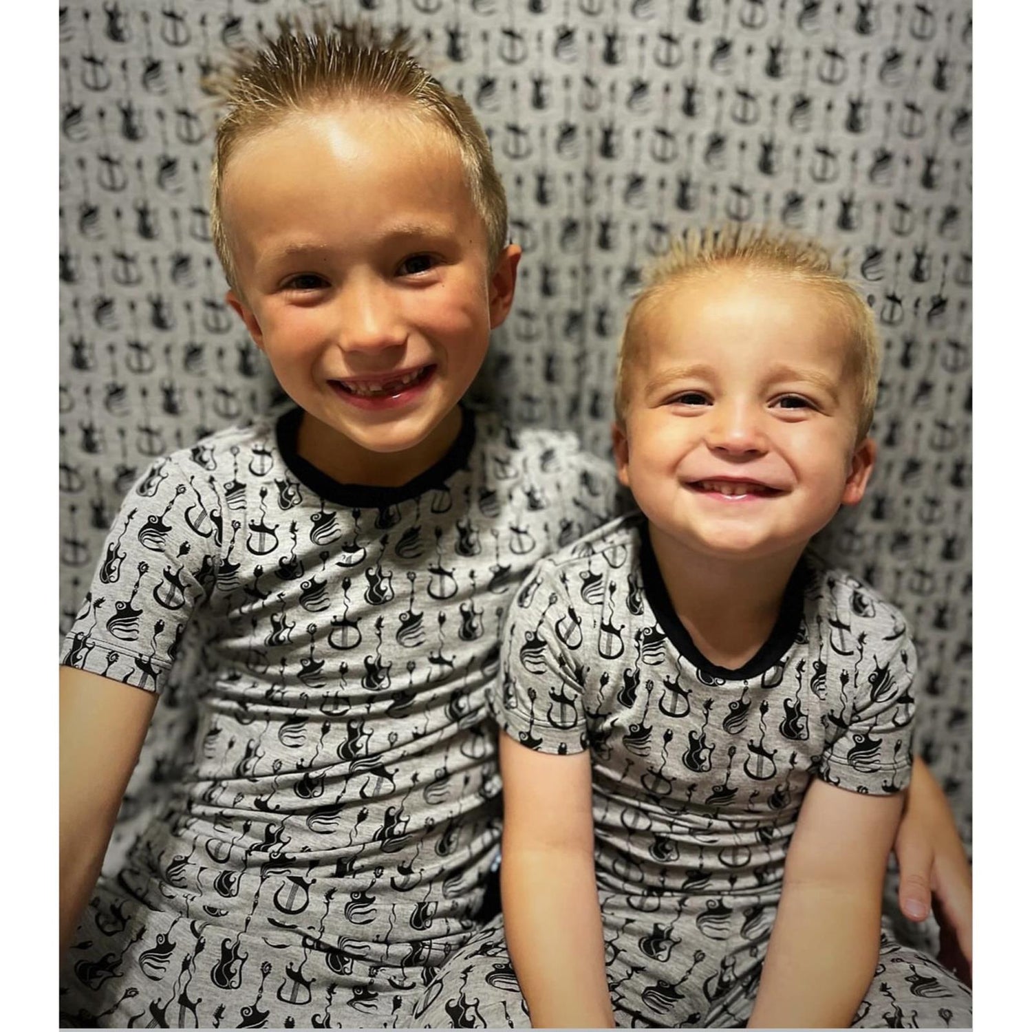 Print Short Sleeve Pajama Set in Heathered Gray Rock and Roll (341046)