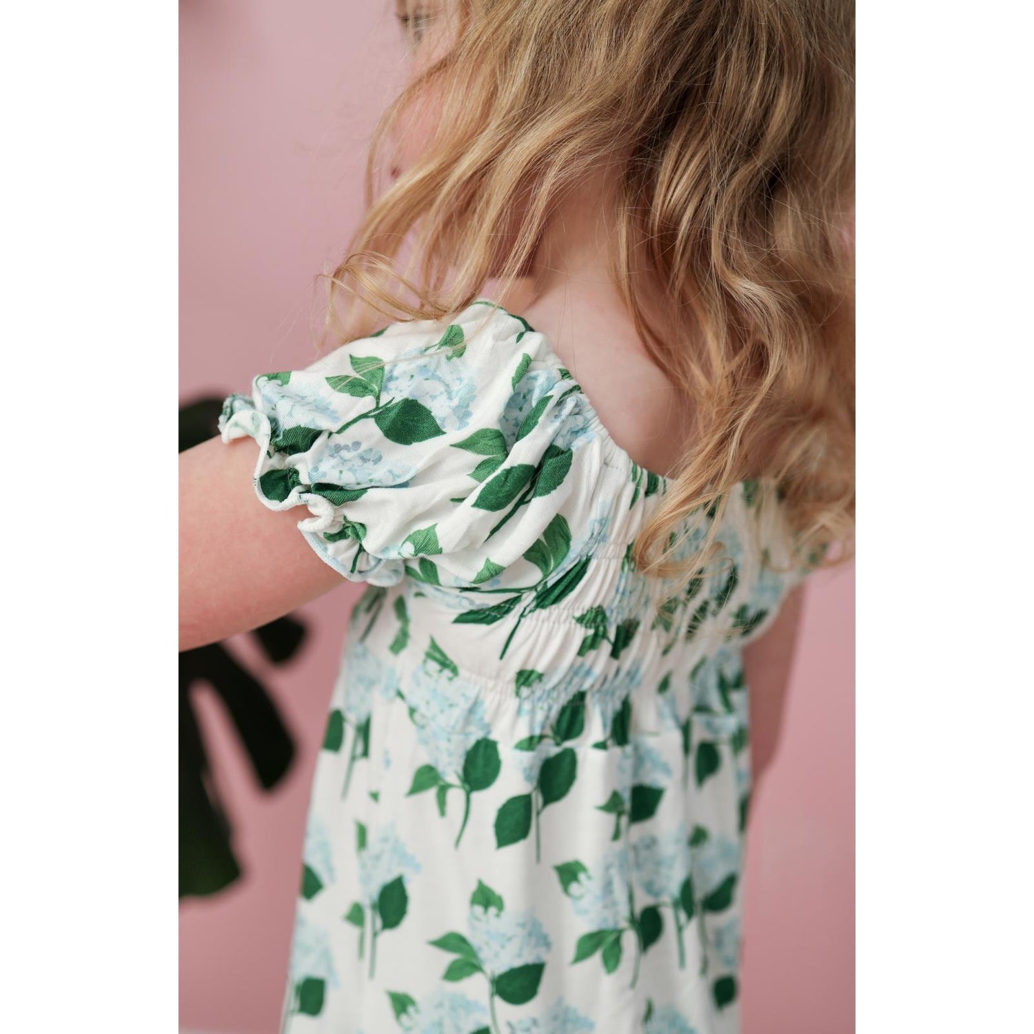 Print Short Sleeve Gathered Dress in Hydrangea Bouquet (359418)