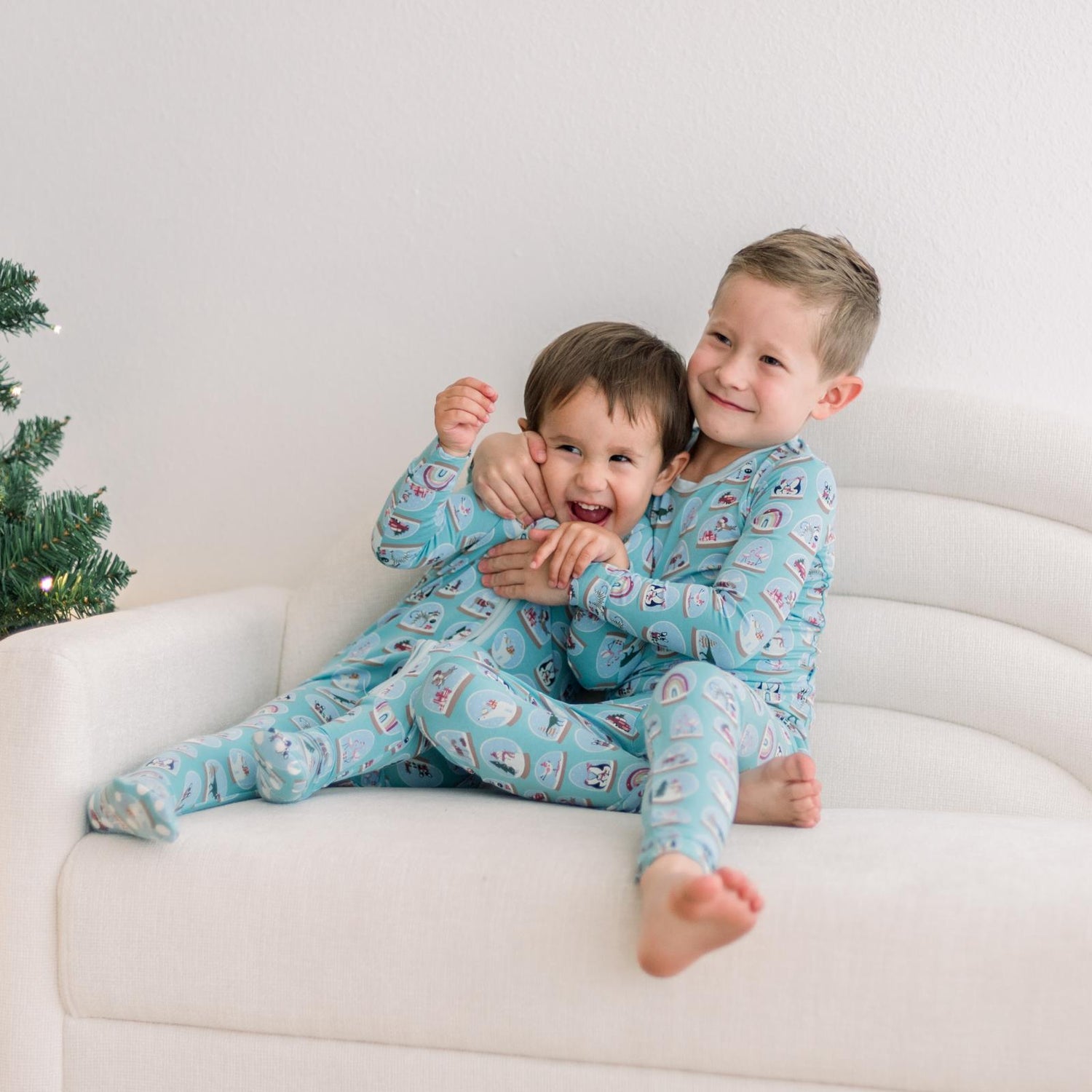 Print Long Sleeve Pajama Set in Glacier Snow Globes (371597)