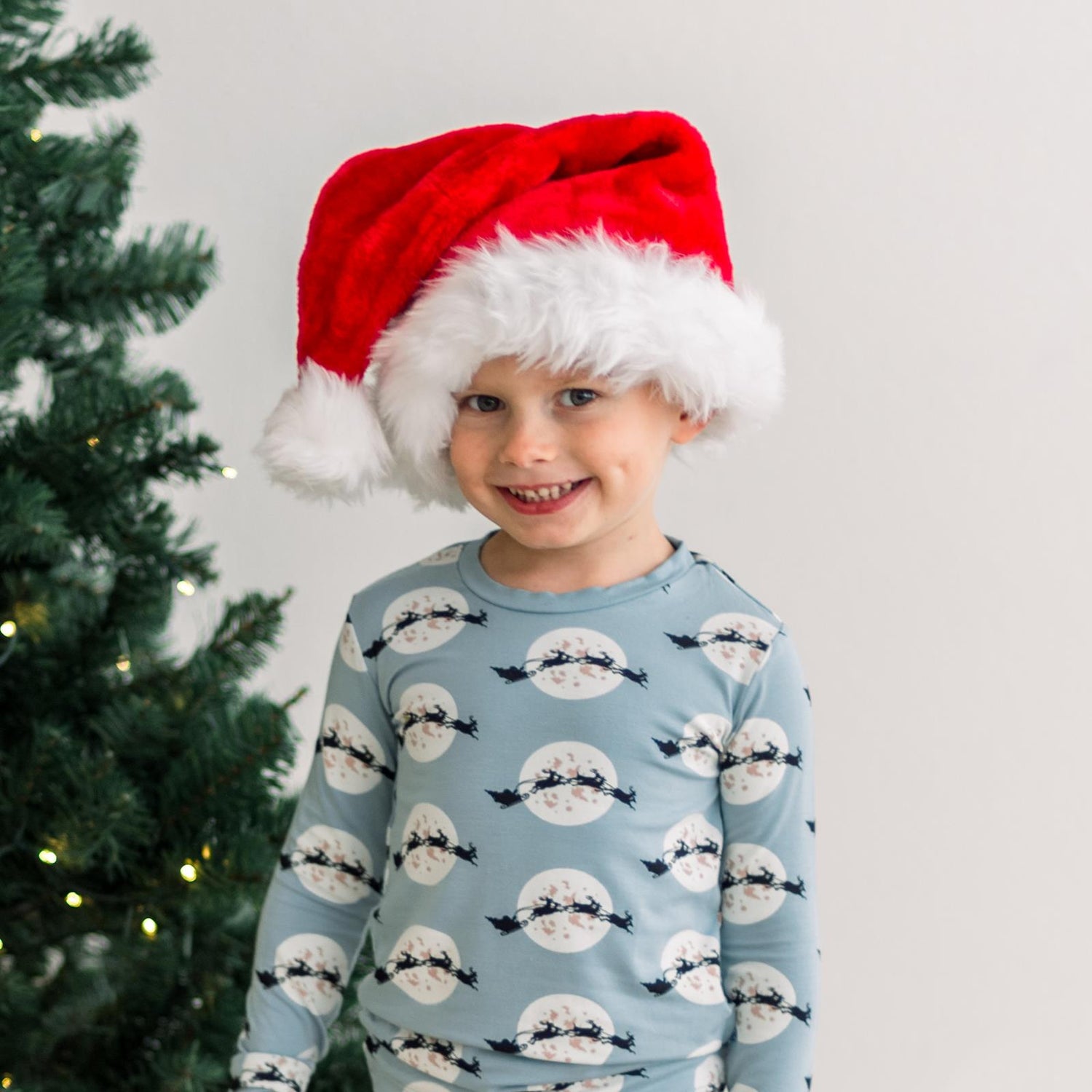 Print Long Sleeve Pajama Set in Stormy Sea Santa's Sleigh (371606)