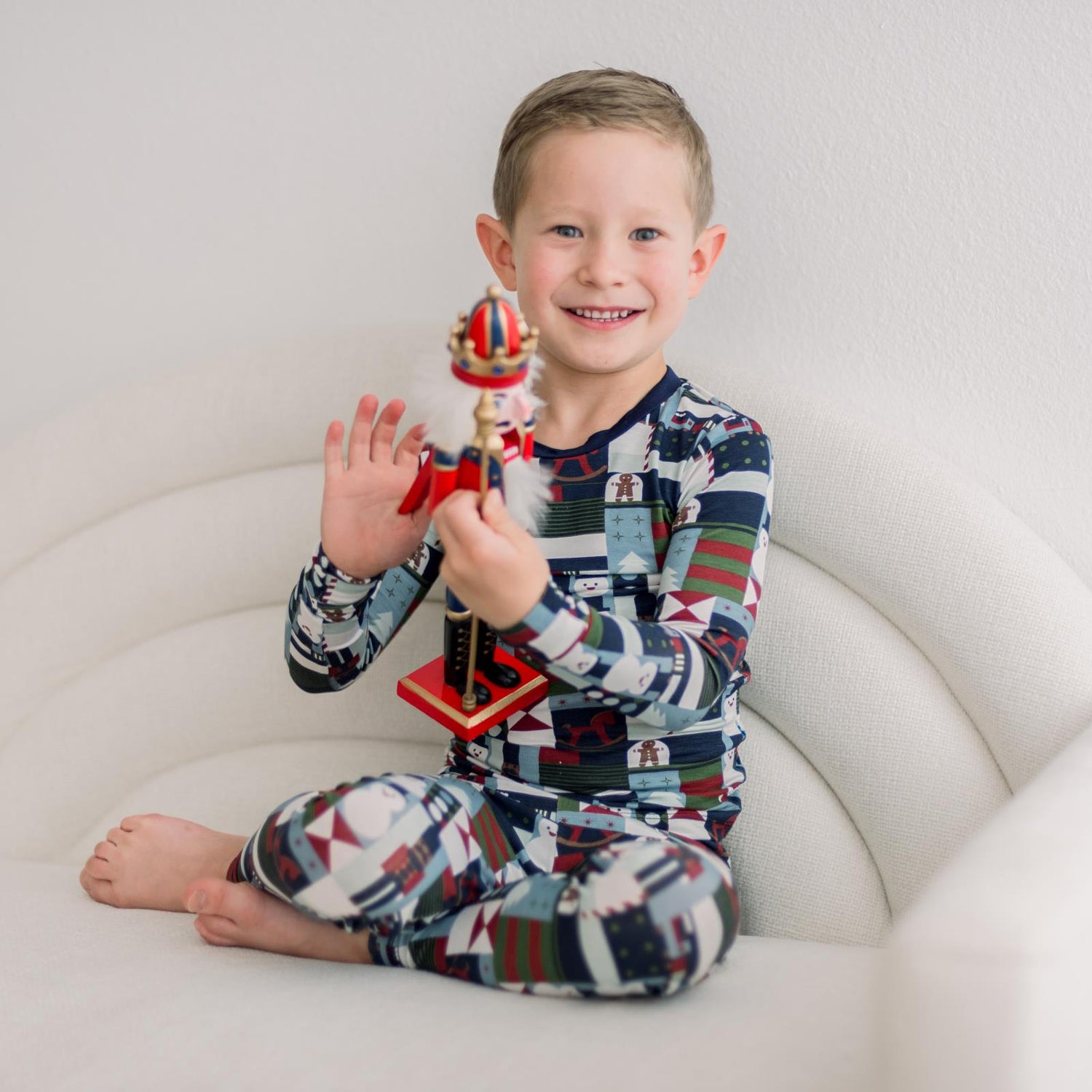 Print Long Sleeve Pajama Set in Peacoat Mod Christmas (371612)