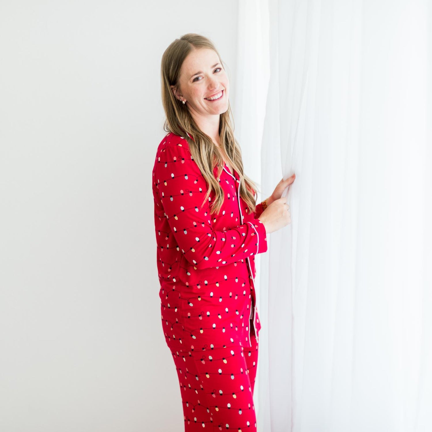 Women's Print Long Sleeve Collared Pajama Set in Crimson Holiday Lights (371625)