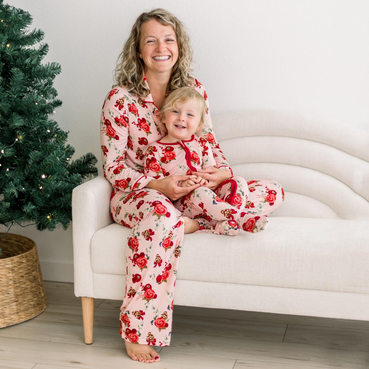 Women's Print Long Sleeve Collared Pajama Set in Baby Rose Holiday Floral (371634)