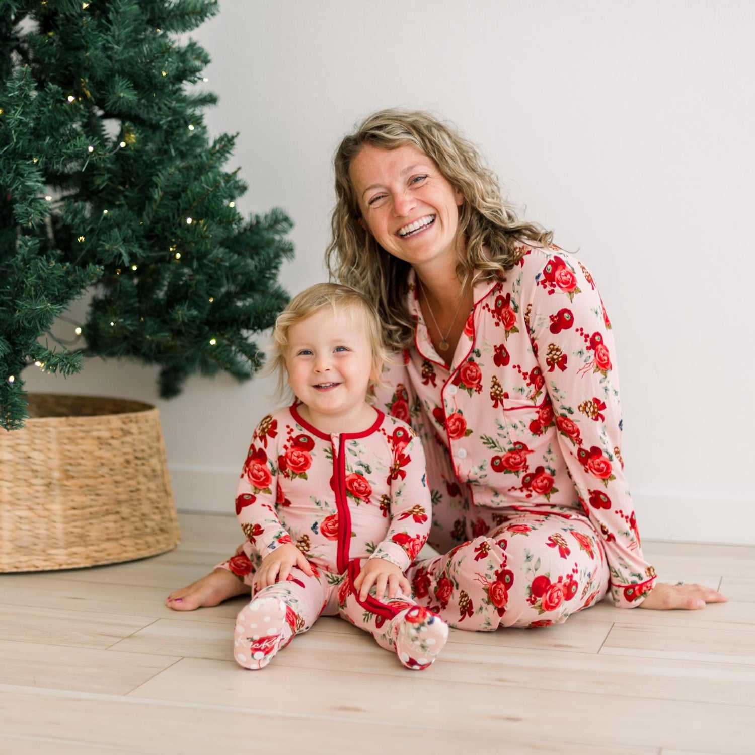 Women's Print Long Sleeve Collared Pajama Set in Baby Rose Holiday Floral (371647)