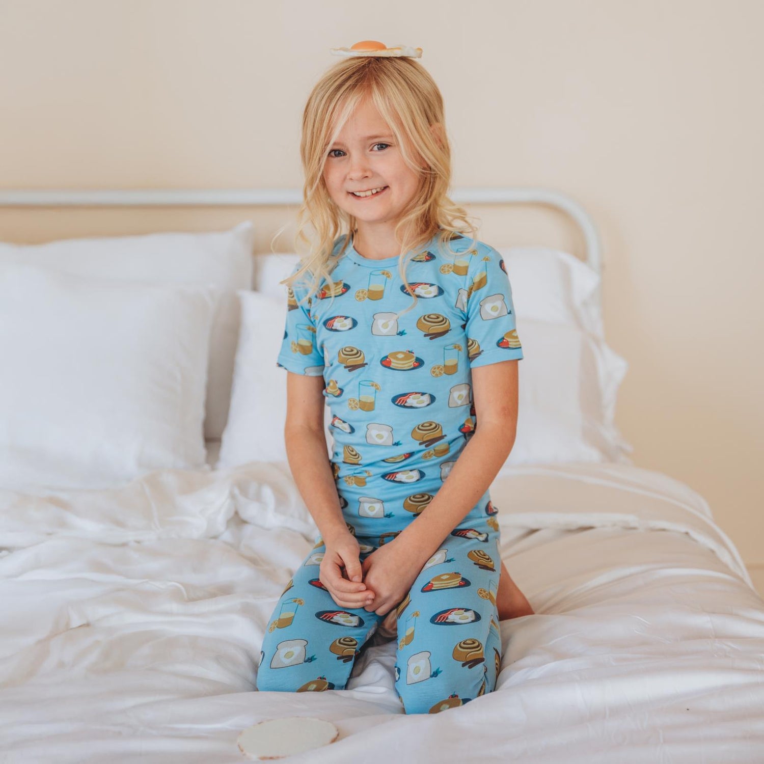 Print Short Sleeve Pajama Set in Seaside Blue Breakfast in Bed (313793)