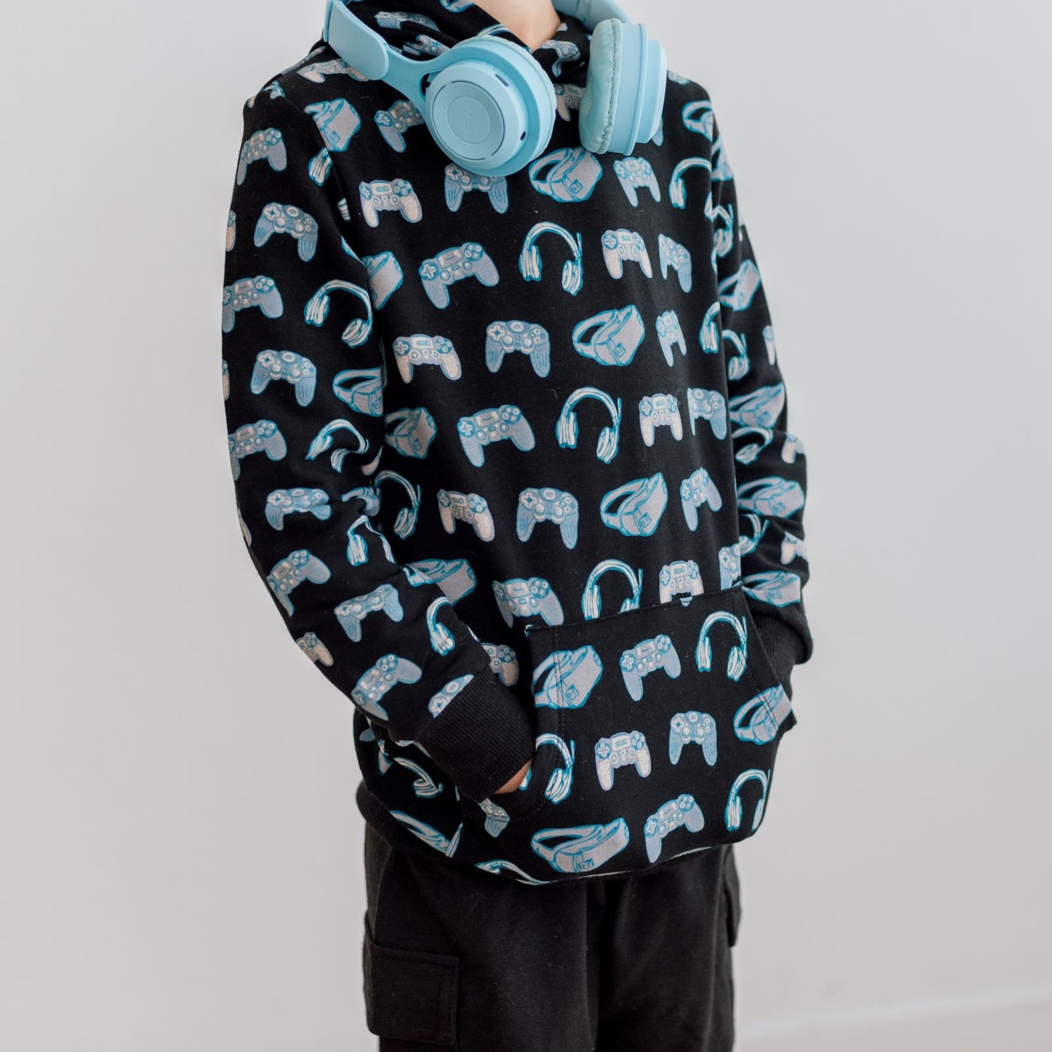 Print Fleece Kangaroo Pocket Pullover in Midnight Gamer (373526)