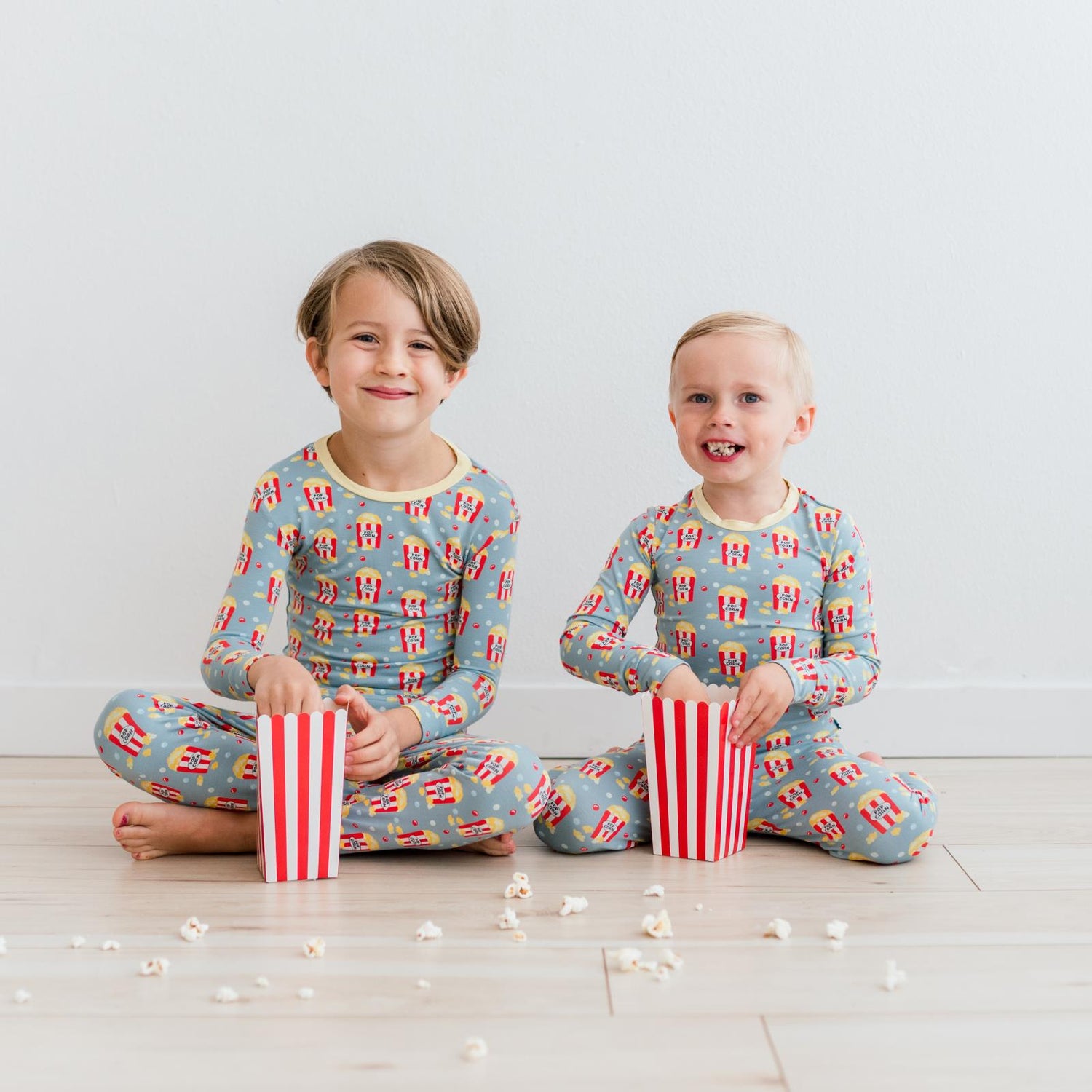 Print Long Sleeve Pajama Set in Stormy Sea Movie Night (373369)