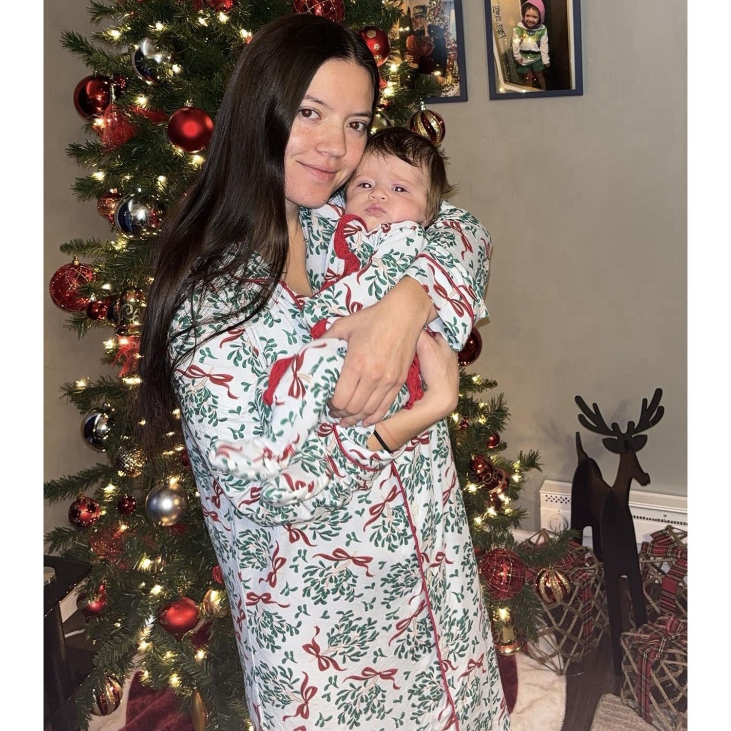 Women's Print Long Sleeve Button Down Nightshirt in Illusion Blue Mistletoe & Ribbons (358937)