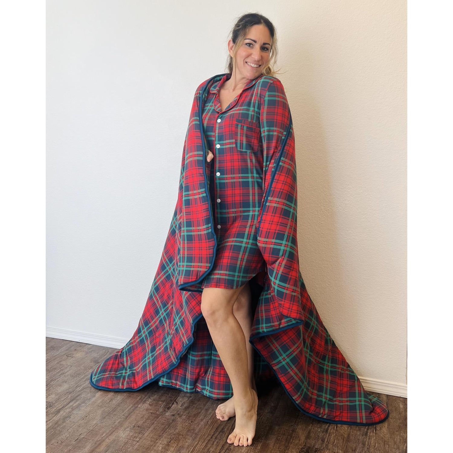 Print Fluffle Throw Blanket with Embroidery in Peacock Plaid (355941)