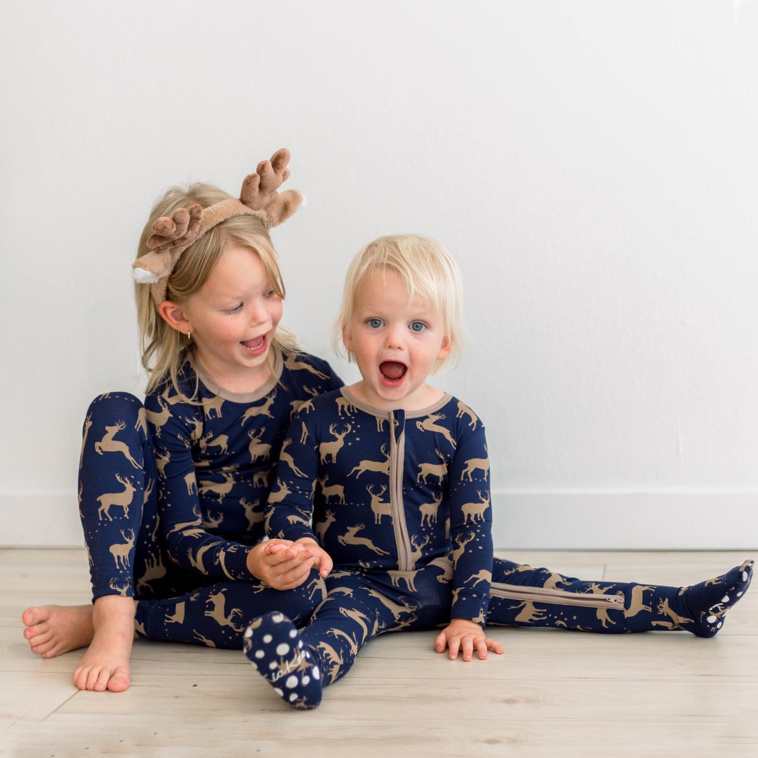 Print Long Sleeve Pajama Set in Peacoat Elk (370862)