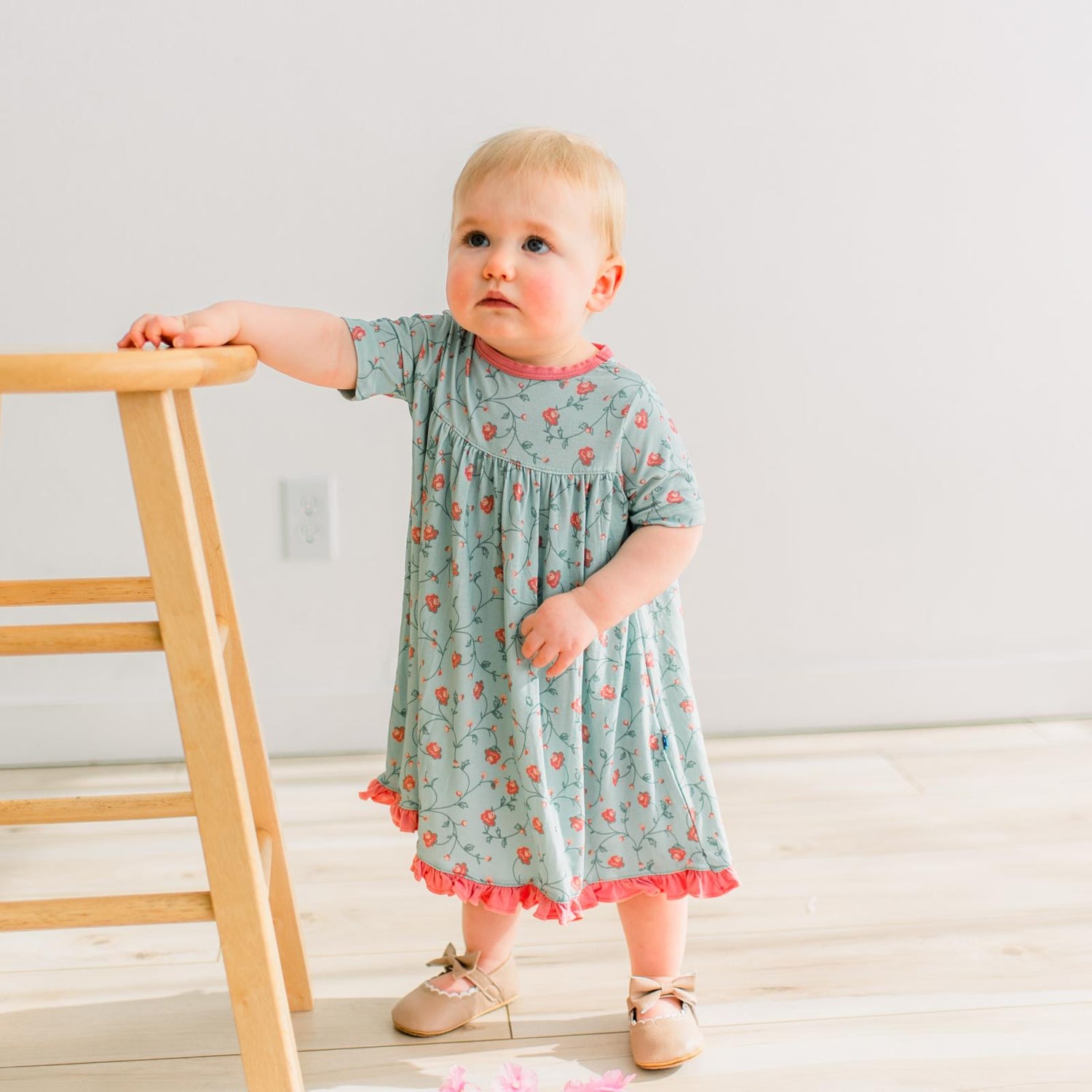 Print Short Sleeve Swing Dress in Spring Sky Floral Vines (370315)