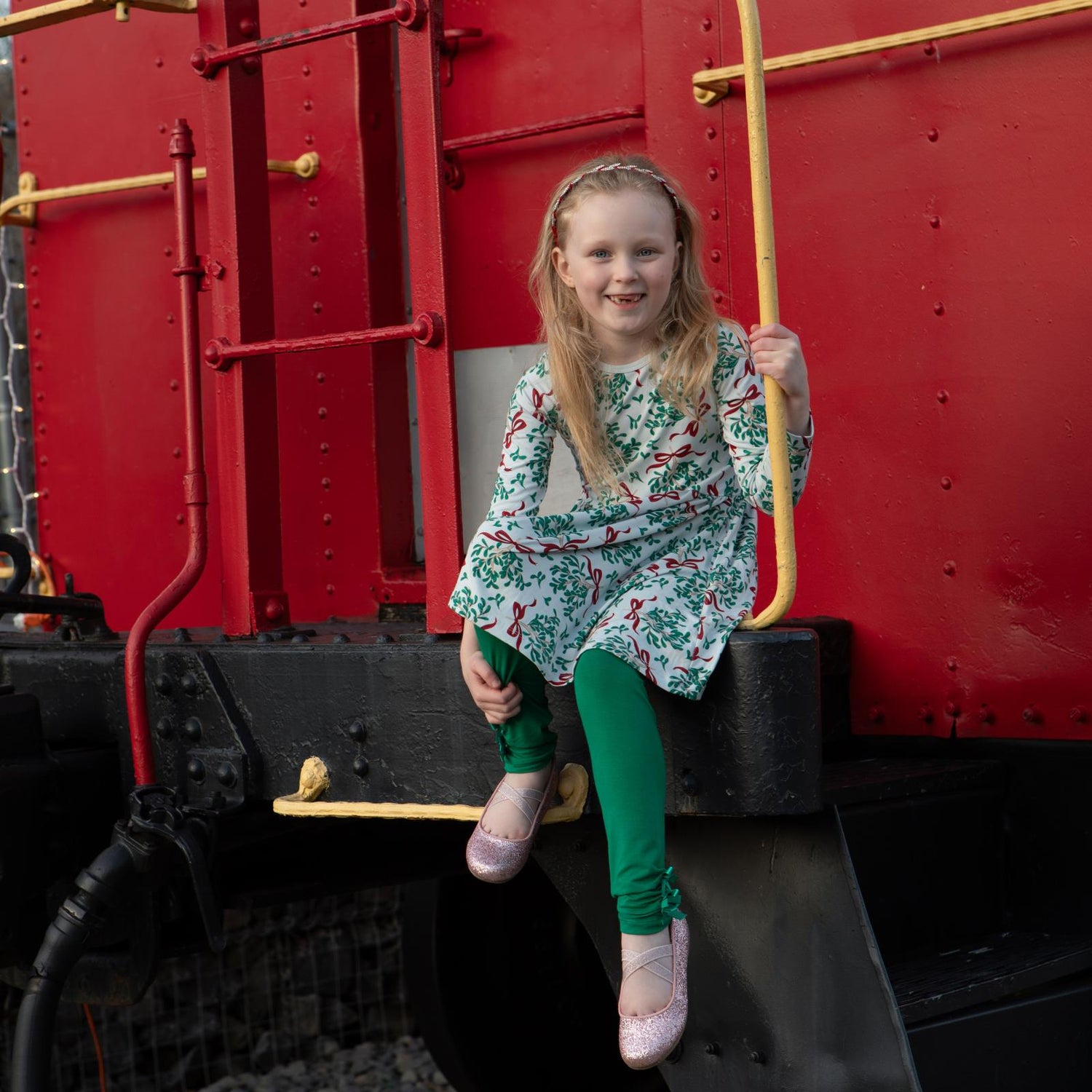 Print Long Sleeve Twirl Dress with Pockets in Illusion Blue Mistletoe & Ribbons (341138)