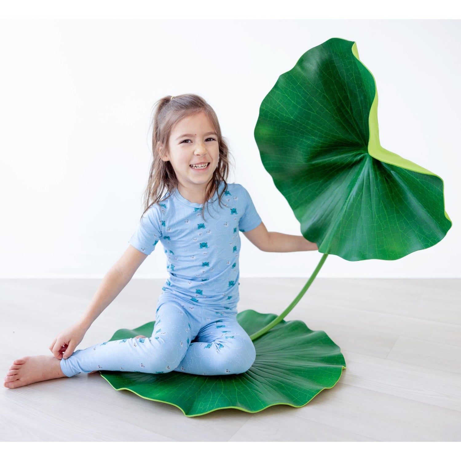 Print Short Sleeve Pajama Set in Seaside Blue Frogs & Flies (321400)