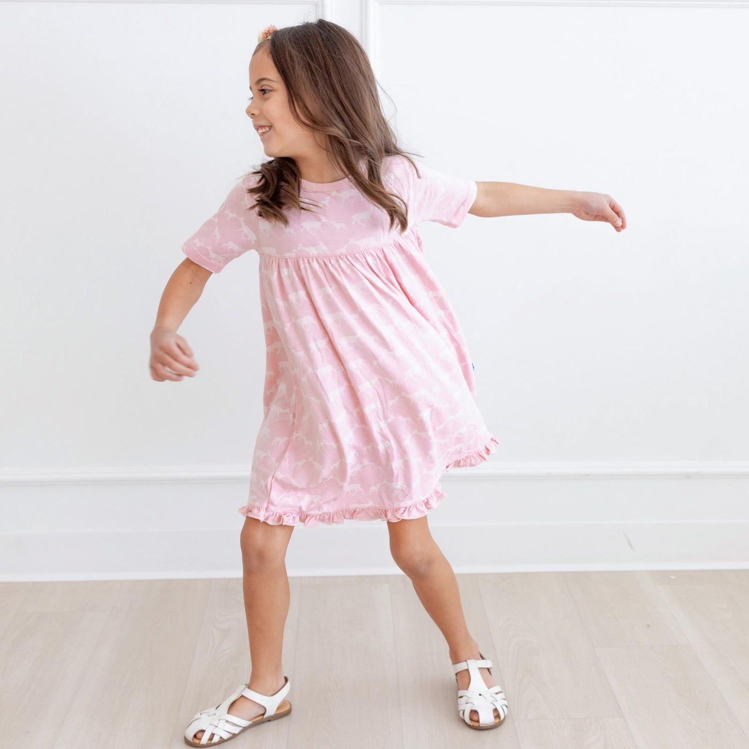 Print Short Sleeve Swing Dress in Cake Pop Doe & Fawn (321478)