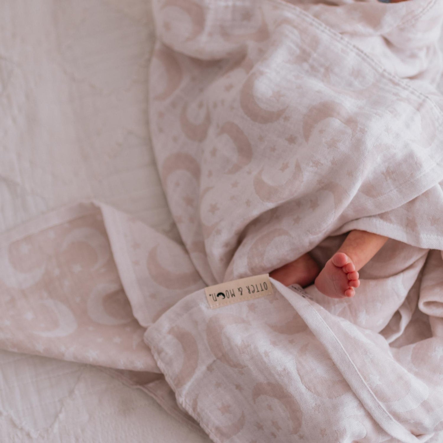 Soft Spun Cotton Jacquard Muslin Swaddle 47 x 47 in Mushroom/Coconut Milk Moon & Stars (360449)