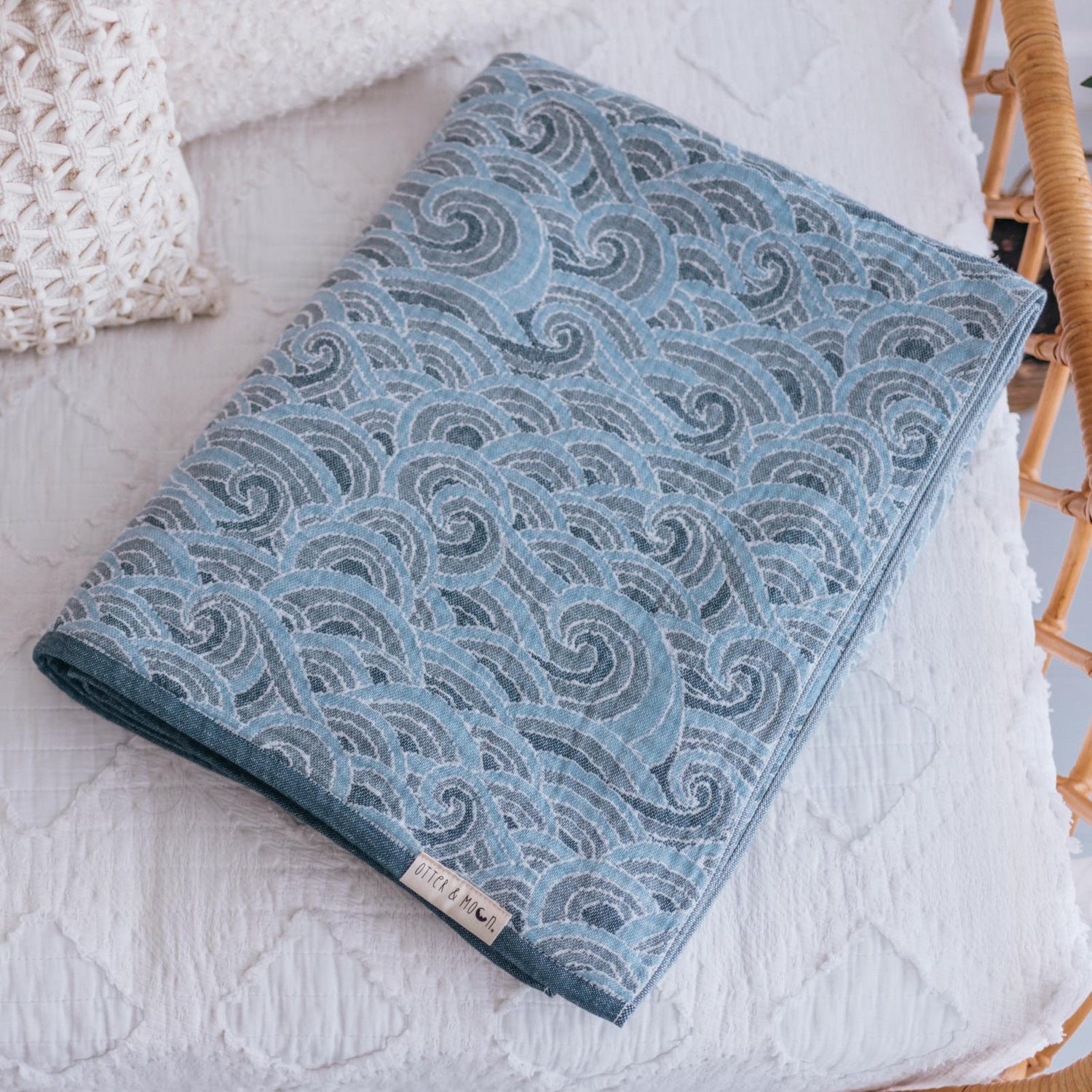Soft Spun Cotton Jacquard Muslin Blanket 55 x 75 in Azure Tide/Harbor Haze Waves (360502)