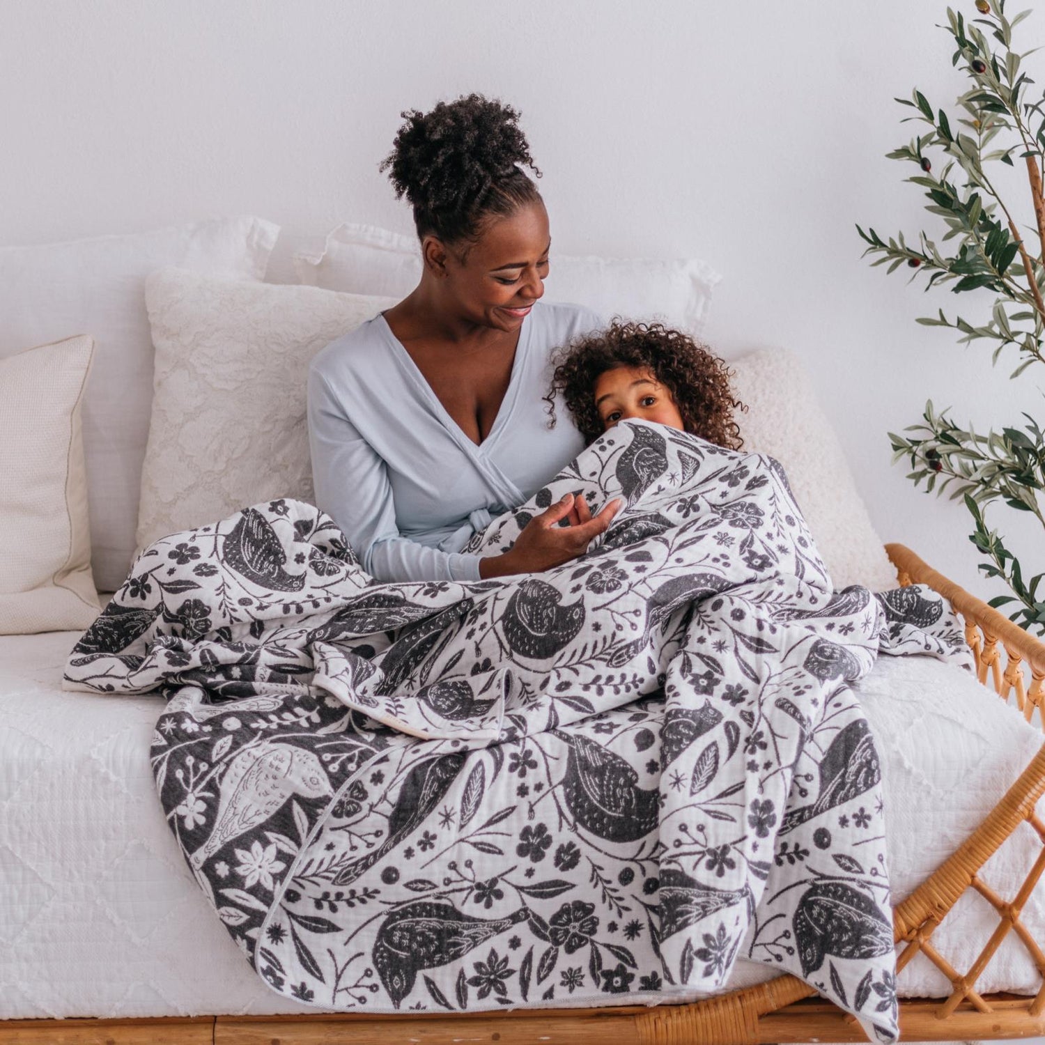 Soft Spun Cotton Jacquard Muslin Blanket 55 x 75 in Coconut Milk/Raven Forest Birds (360503)