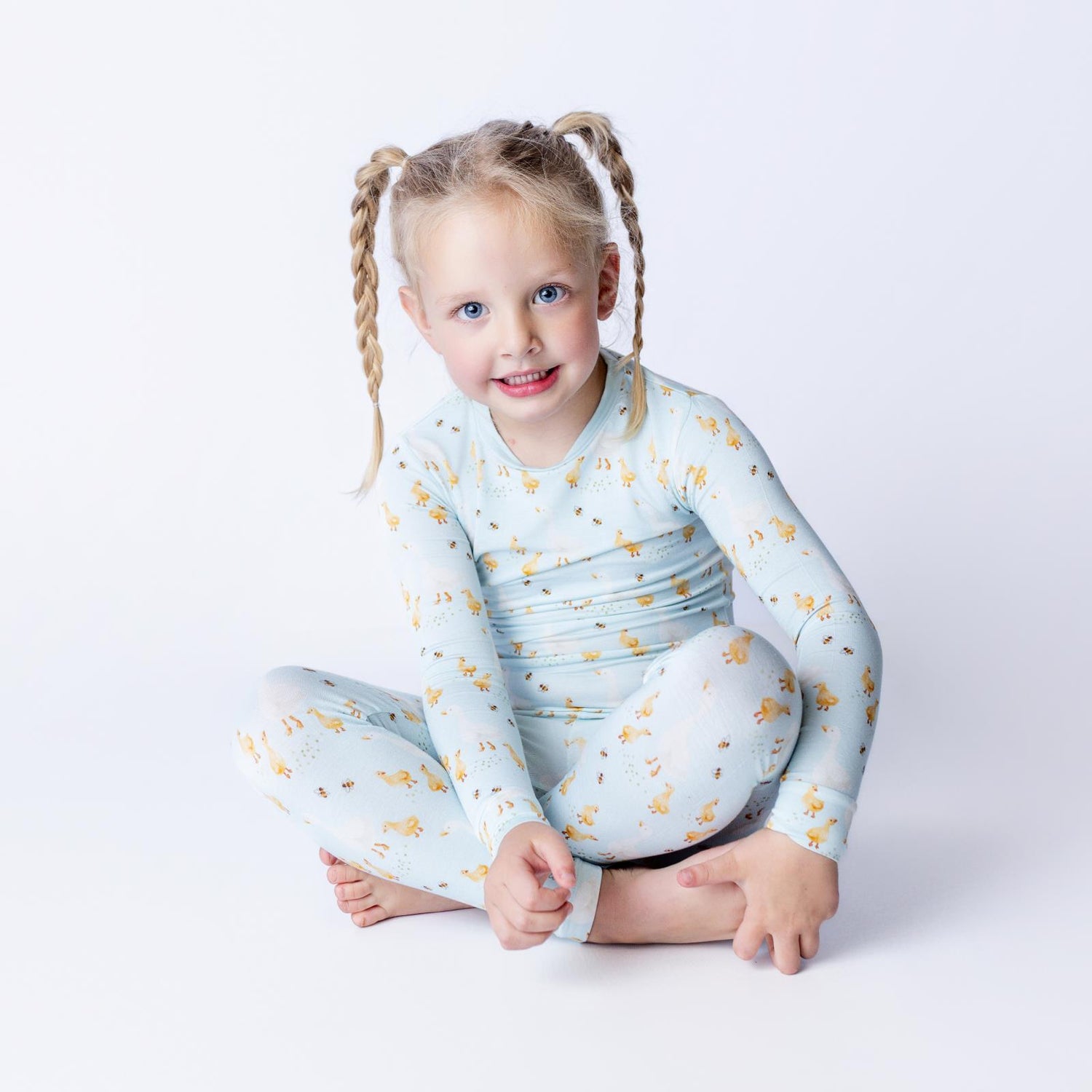 Print Long Sleeve Pajama Set in Spring Sky Feeding Ducks (364341)