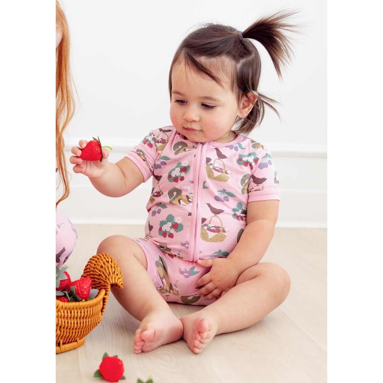 Print Shorty Sleeper with Zipper in Cake Pop Berry Picking (318280)