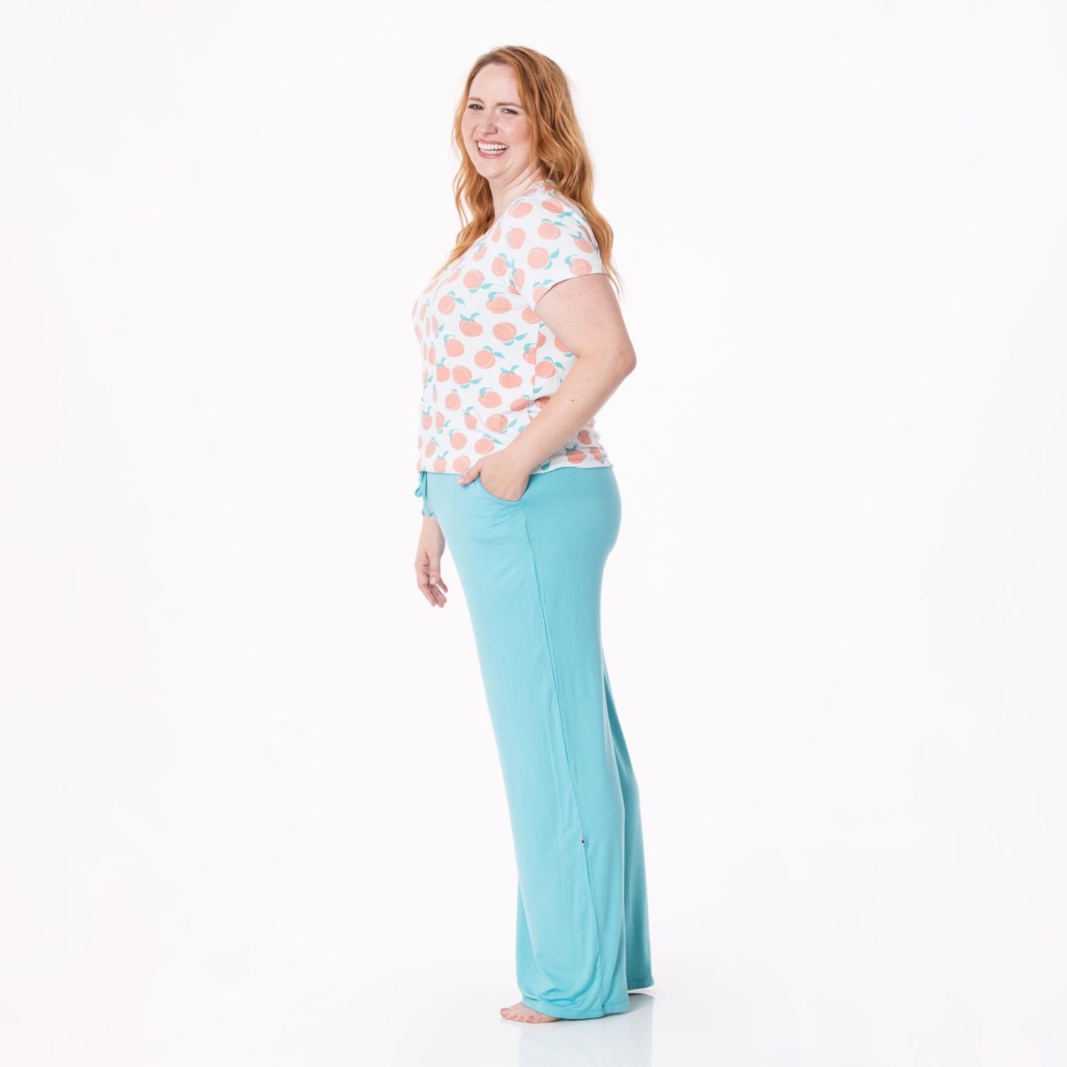 Women's Print Short Sleeve Relaxed Tee in Fresh Air Peaches