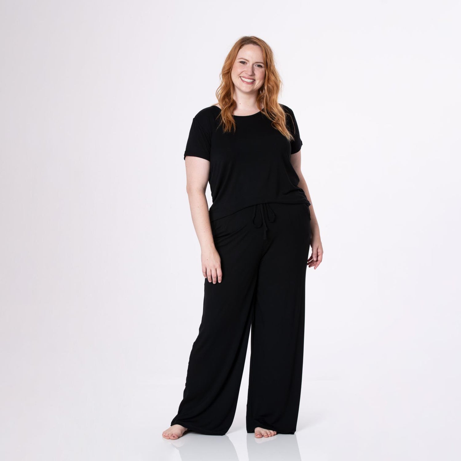 Women's Short Sleeve Scoop Neck Tee in Midnight