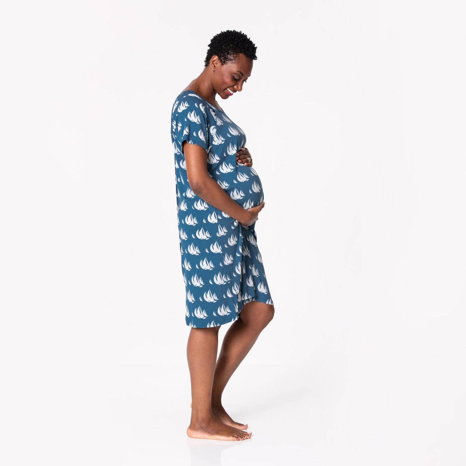 Women's Print Hospital Gown in Deep Sea Sailboat Race
